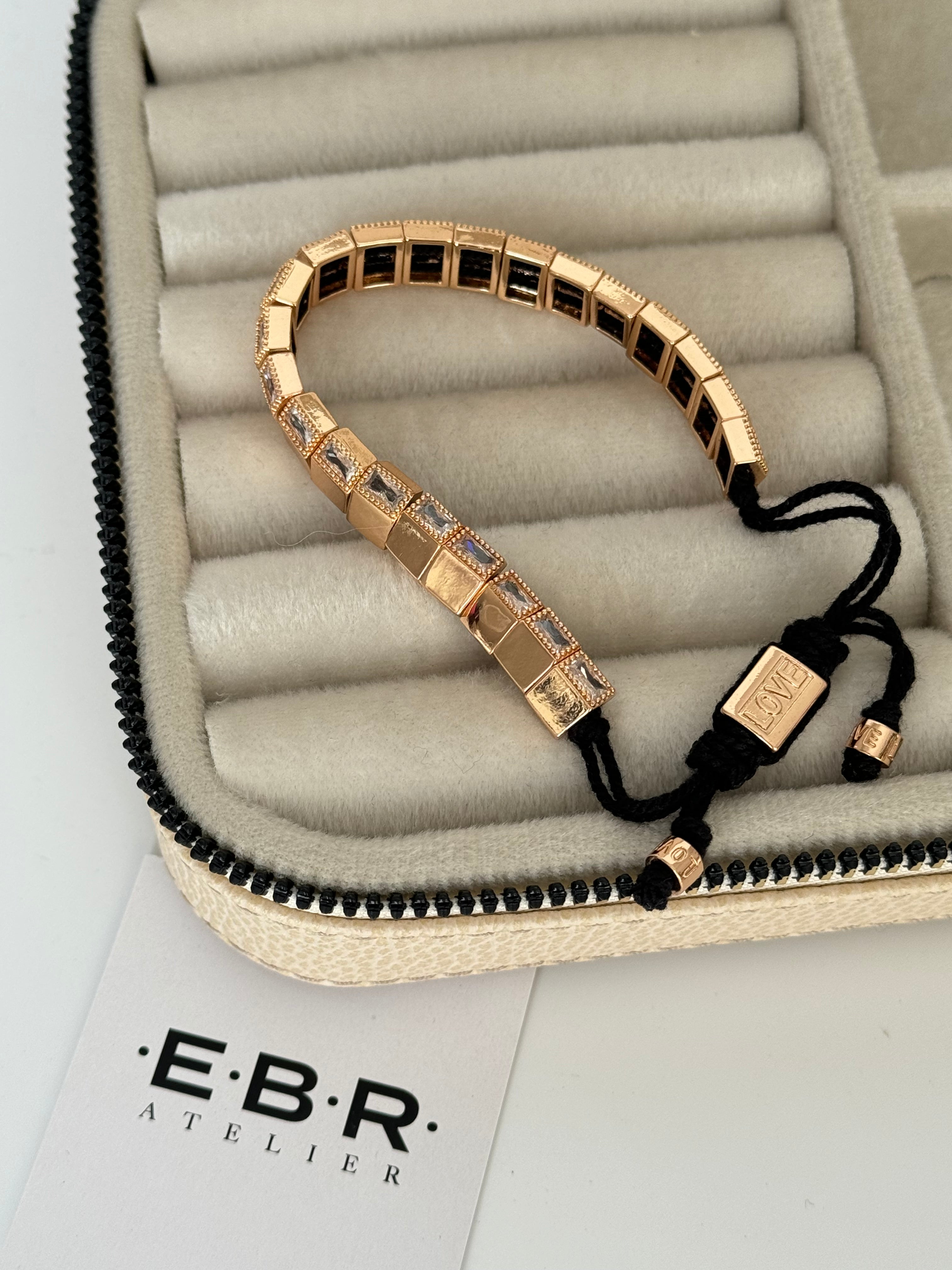 İTHAL TAŞ DETAYLI GOLD SİYAH İPLİ BİLEKLİK