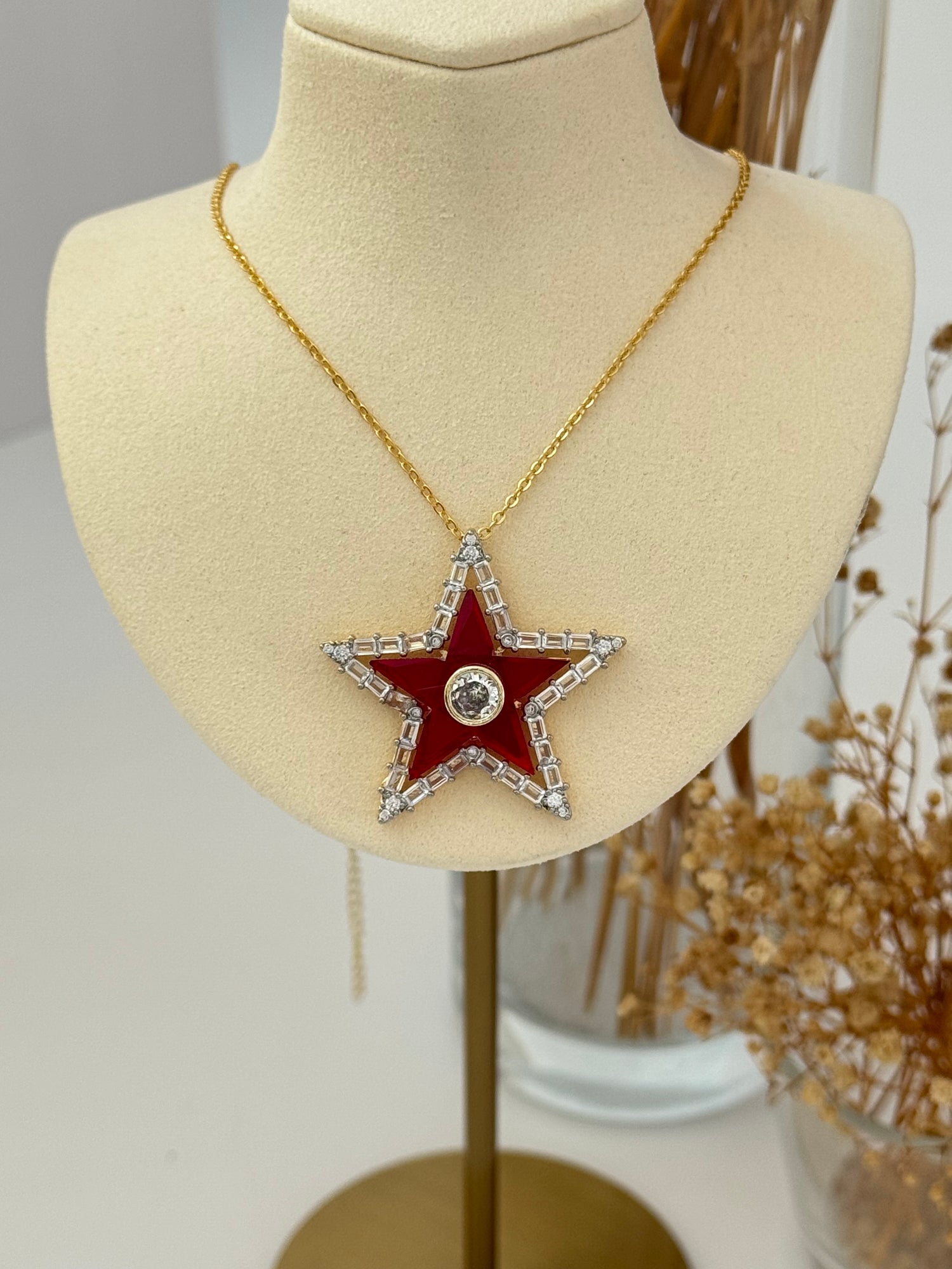 İTHAL KIRMIZI YILDIZ DETAYLI UZUN GOLD KOLYE