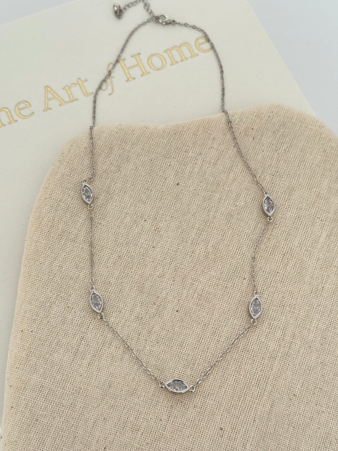 LİSSE TAŞ DETAYLI SİLVER KOLYE