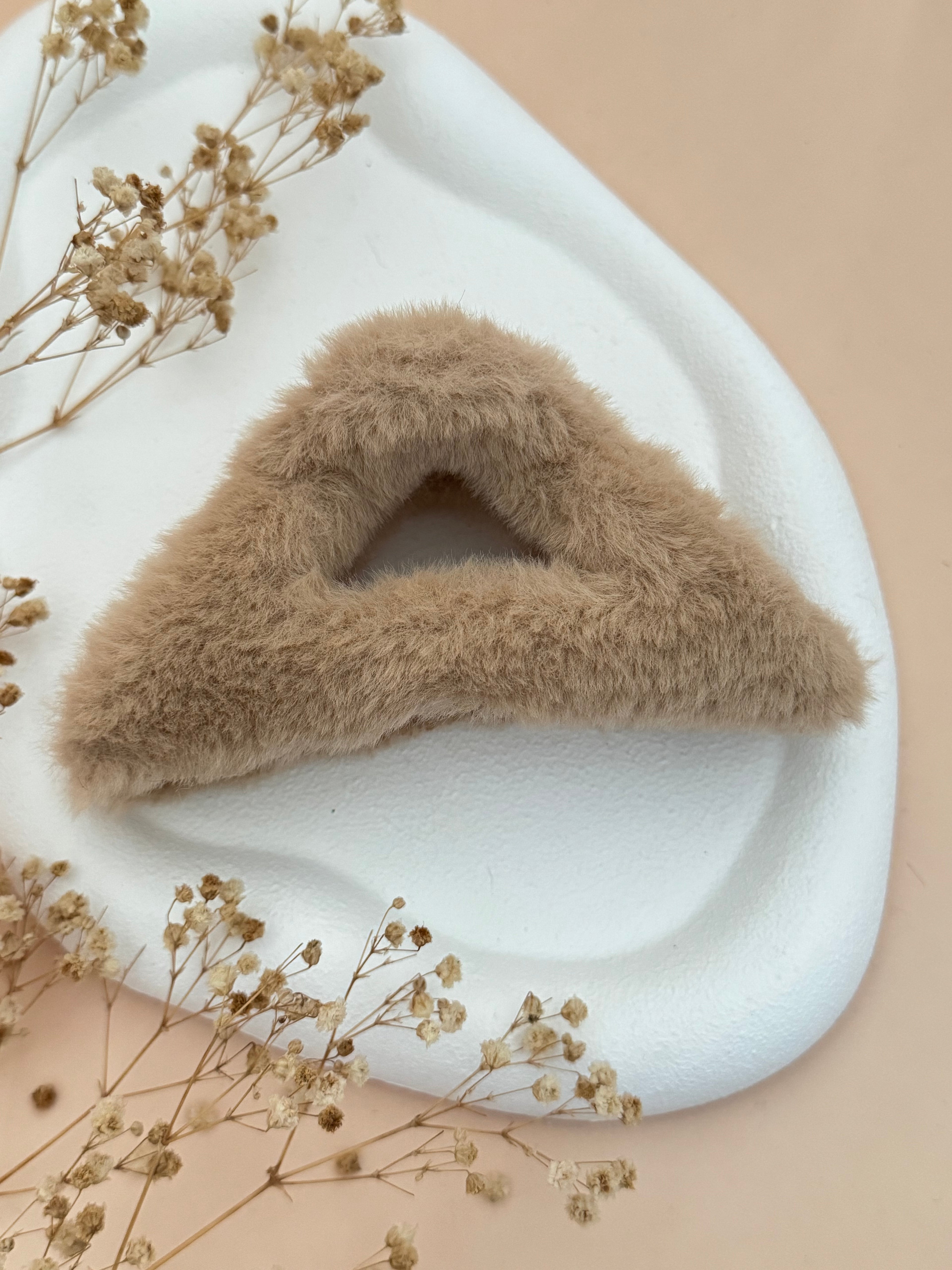 İTHAL DEVE TÜYÜ RENGİ ÜÇGEN PELUŞ MANDAL TOKA