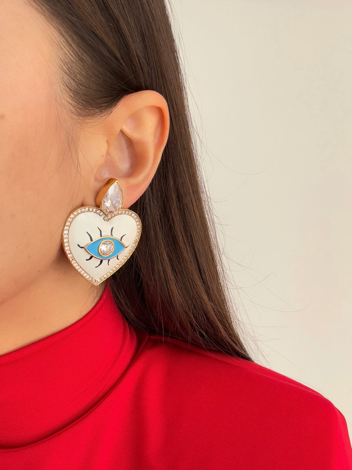 BEYAZ KALPLİ GÖZ DETAYLI ALTIN KAPLAMA KÜPE