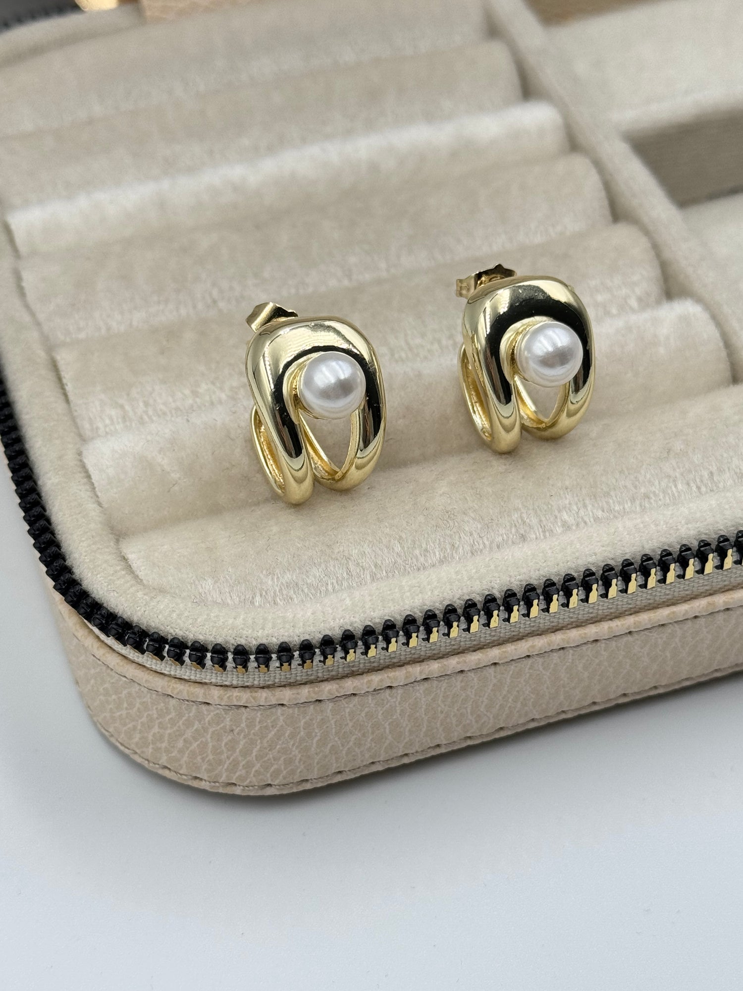 İTHAL İNCİ DETAYLI GOLD HALKA KÜPE