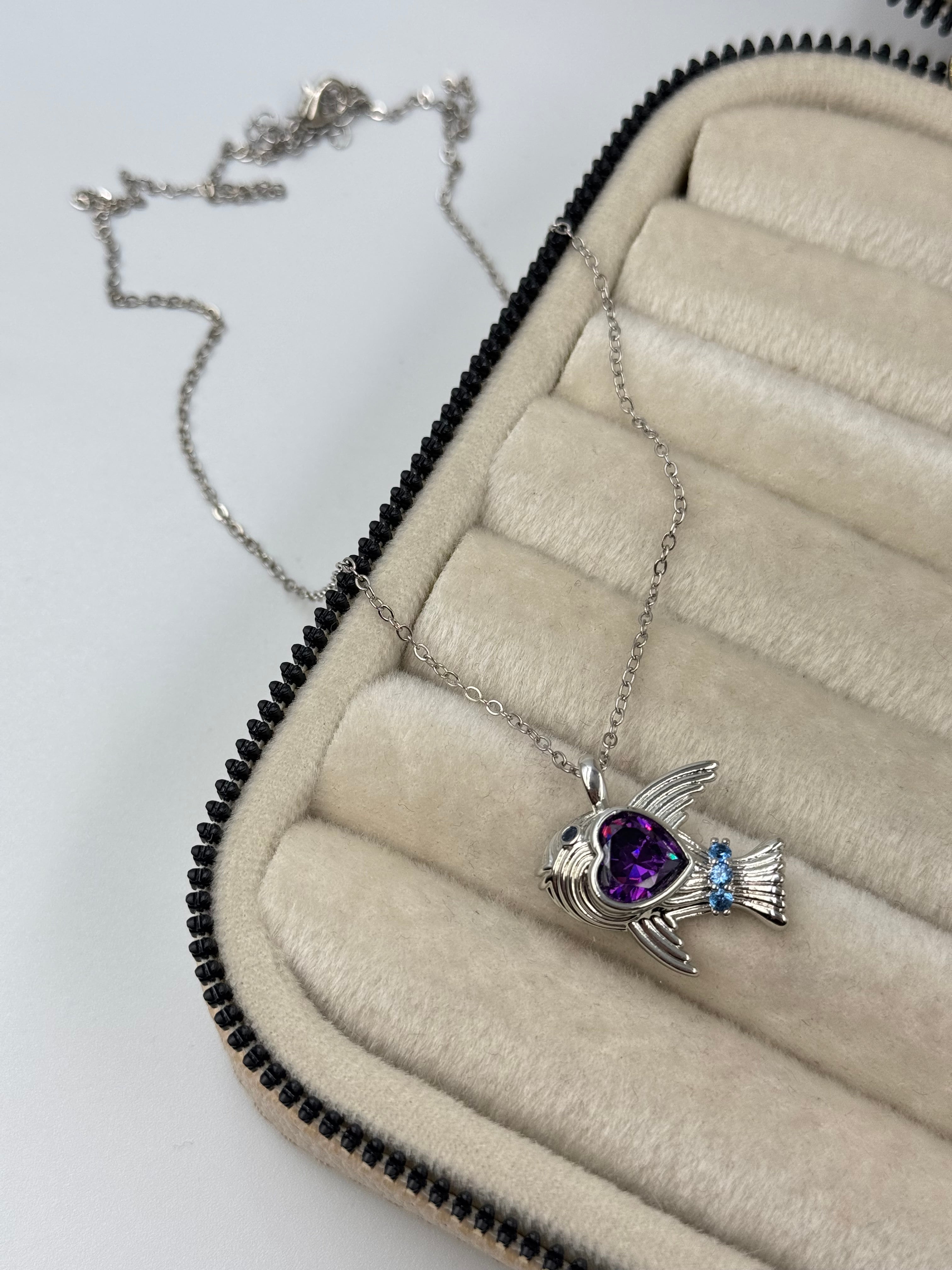 İTHAL MOR TAŞLI BALIK UZUN SİLVER KOLYE