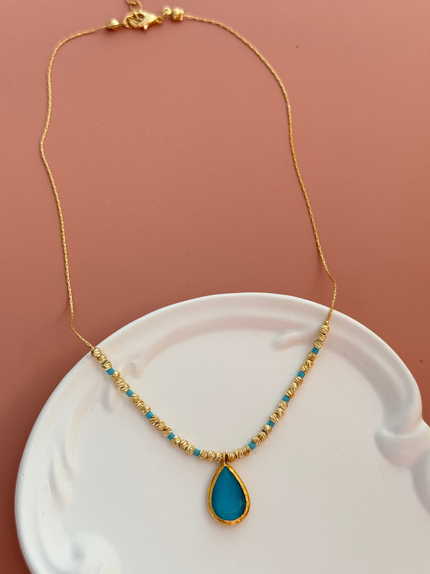 ARYAN MAVİ KRİSTAL TAŞLI ALTIN KAPLAMA DORİKA KOLYE