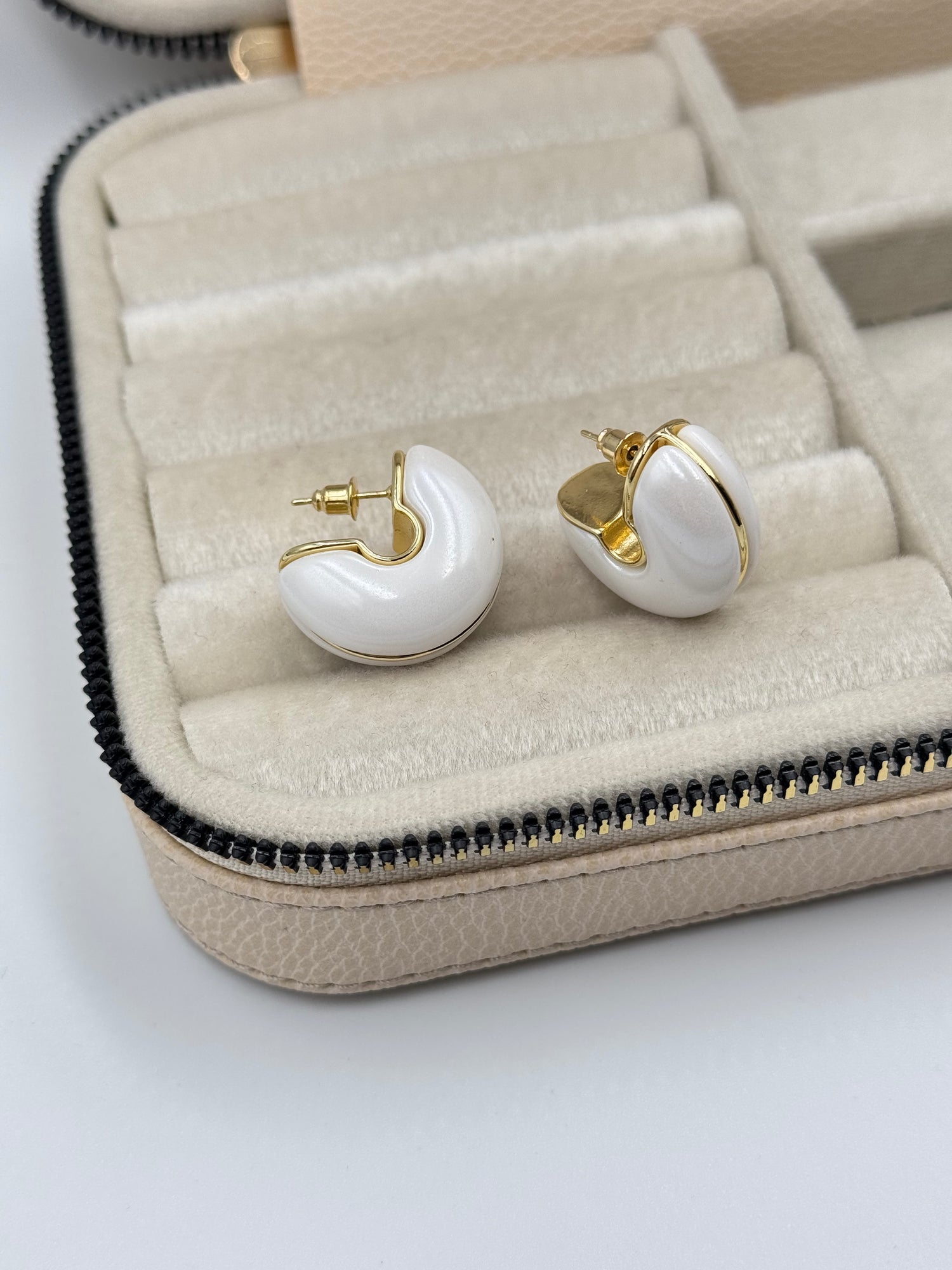 İTHAL BEYAZ KEMİK HALKA KÜPE