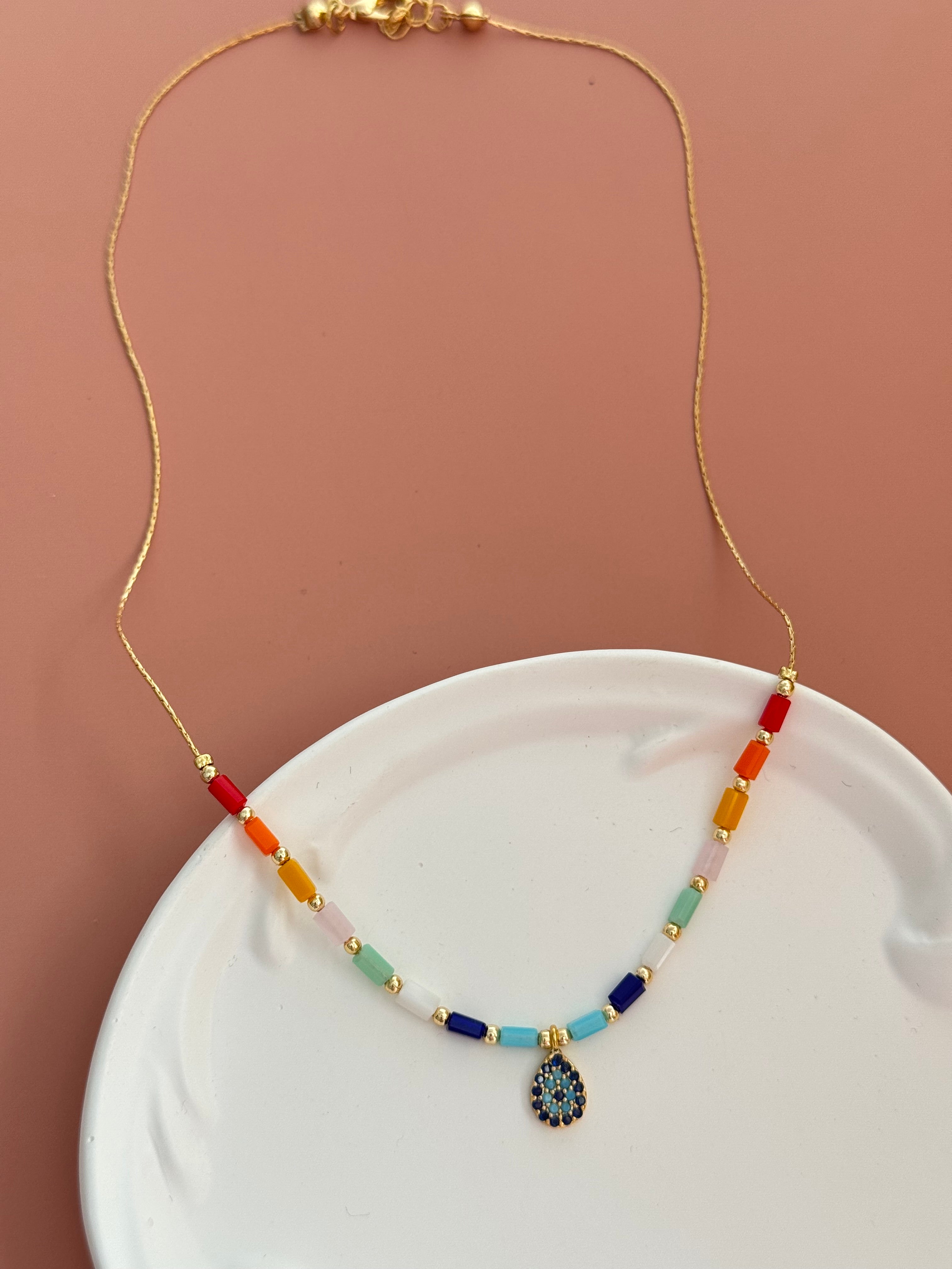 SORE RENKLİ TAŞLI NAZAR BONCUK DETAYLI GOLD ALTIN KAPLAMA KOLYE