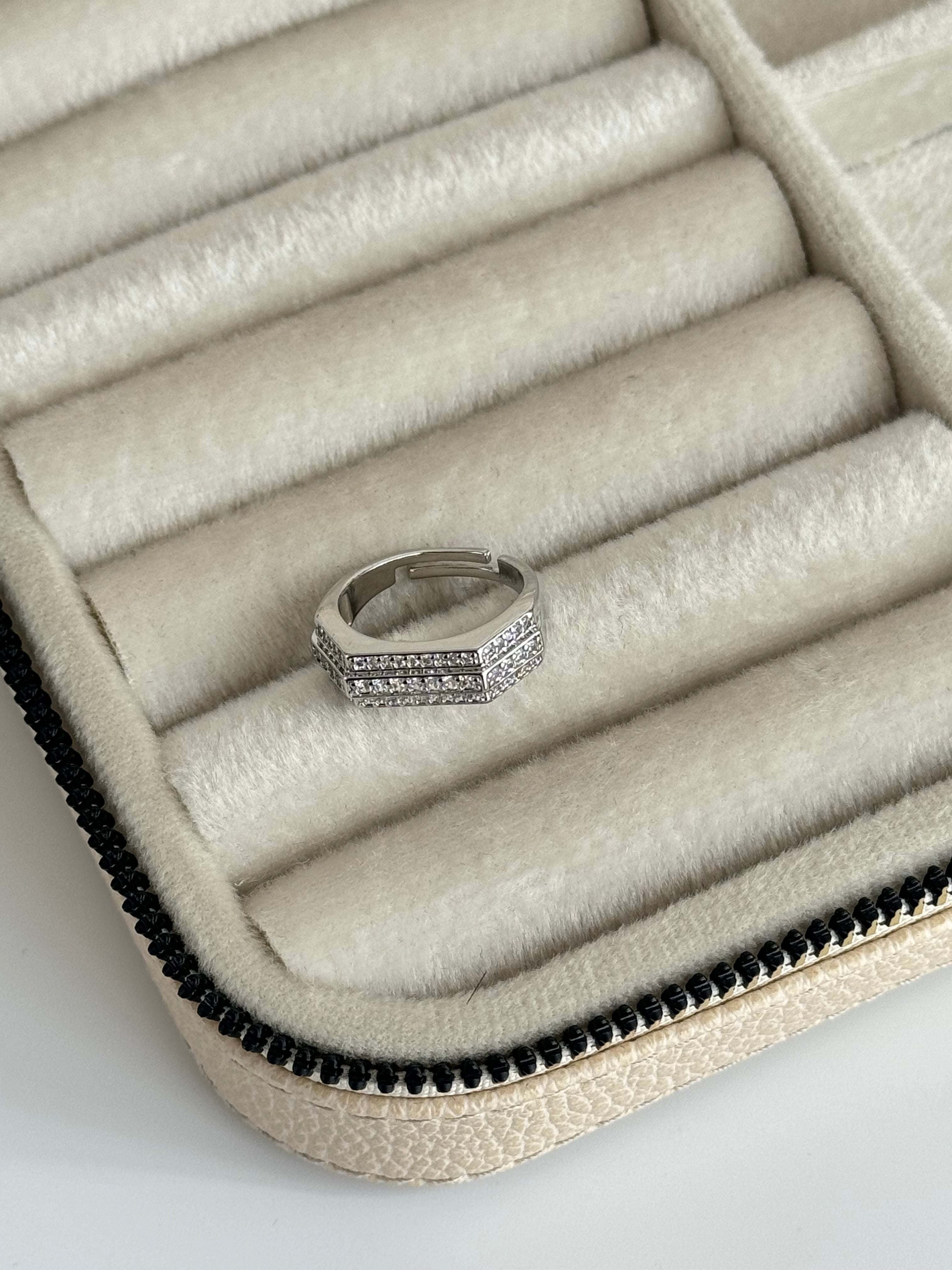 İTHAT TAŞ DETAYLI AYARLANABİLİR SİLVER YÜZÜK