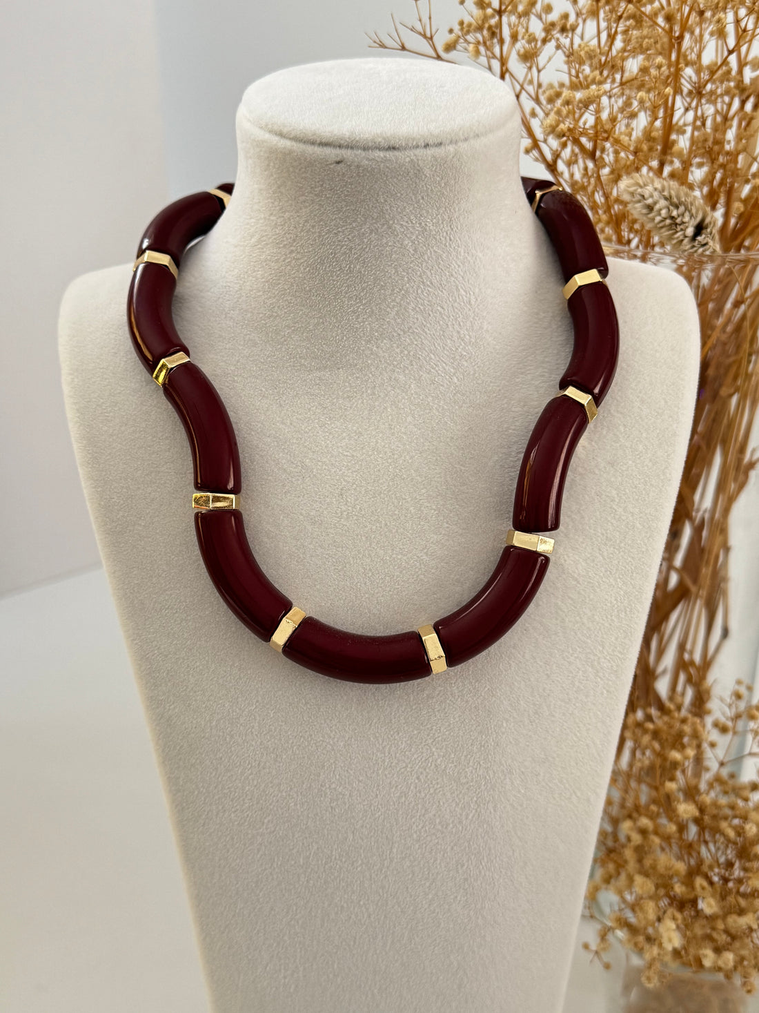 İTHAL BORDO ASİMETRİK ÇUBUK DETAYLI BONCUK KOLYE