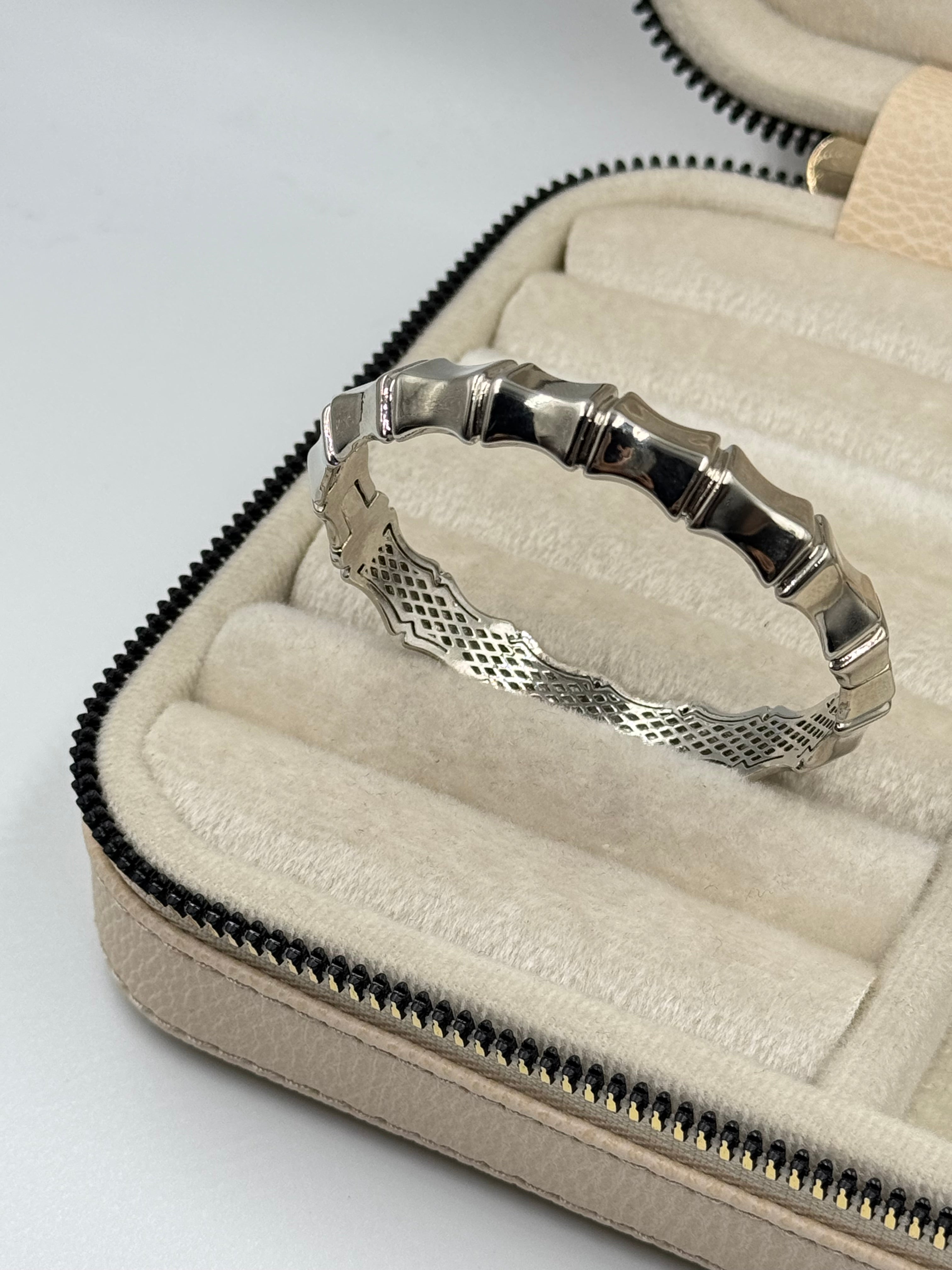 İTHAL KEMİK GÖRÜNÜMLÜ SİLVER KELEPÇE BİLEZİK