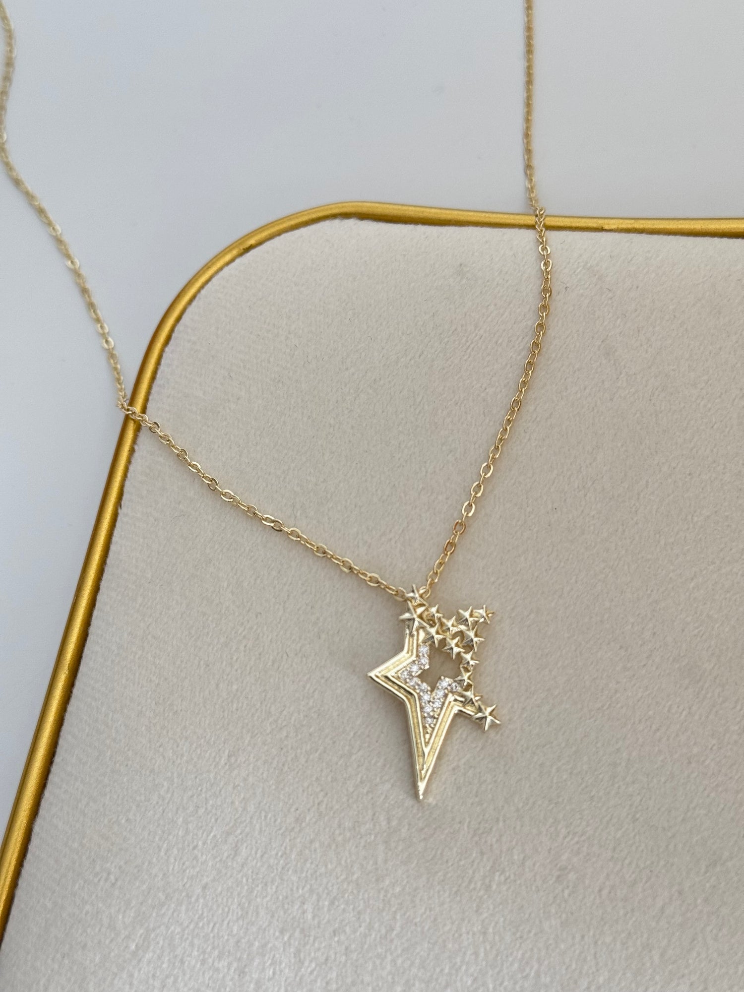 İTHAL YILDIZ DETAYLI GOLD KOLYE