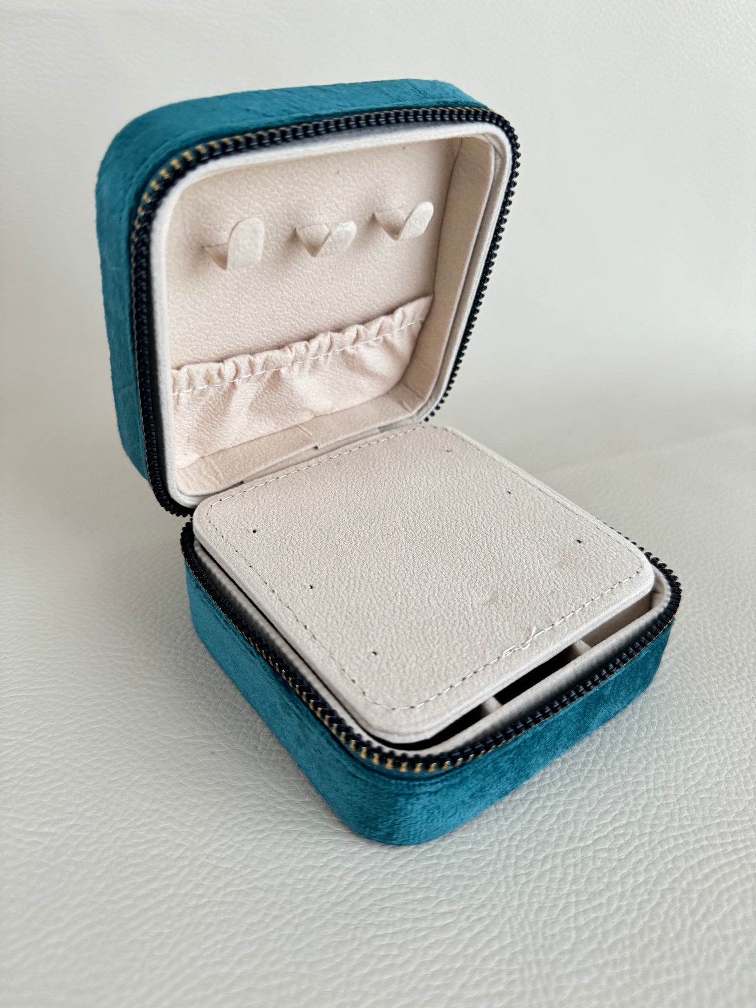 İTHAL MAVİ RENKLİ TAKI KUTUSU