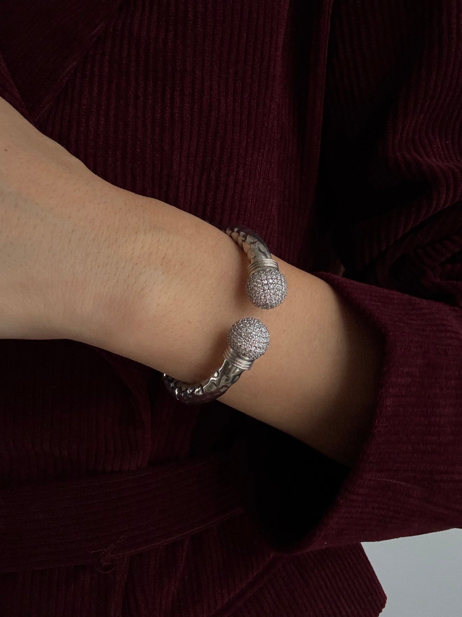 FİRAZ ALTIN KAPLAMA TAŞLI AYARLANABİLİR SİLVER KELEPÇE BİLEKLİK