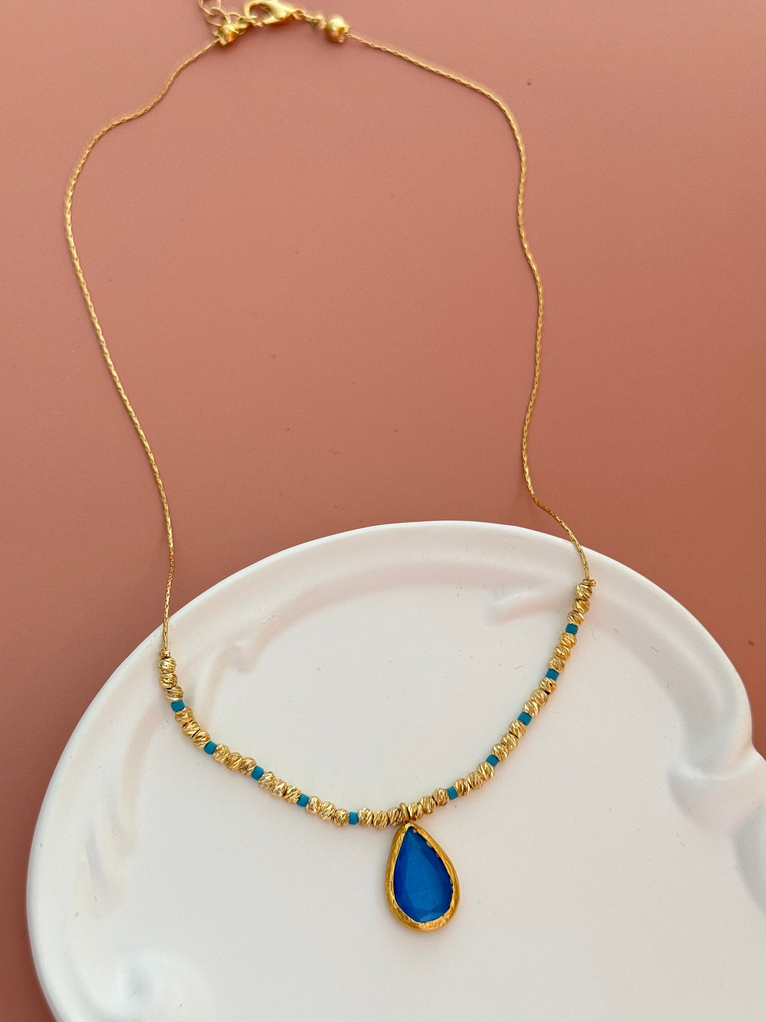 ARYAN LACİVERT KRİSTAL TAŞLI ALTIN KAPLAMA DORİKA KOLYE