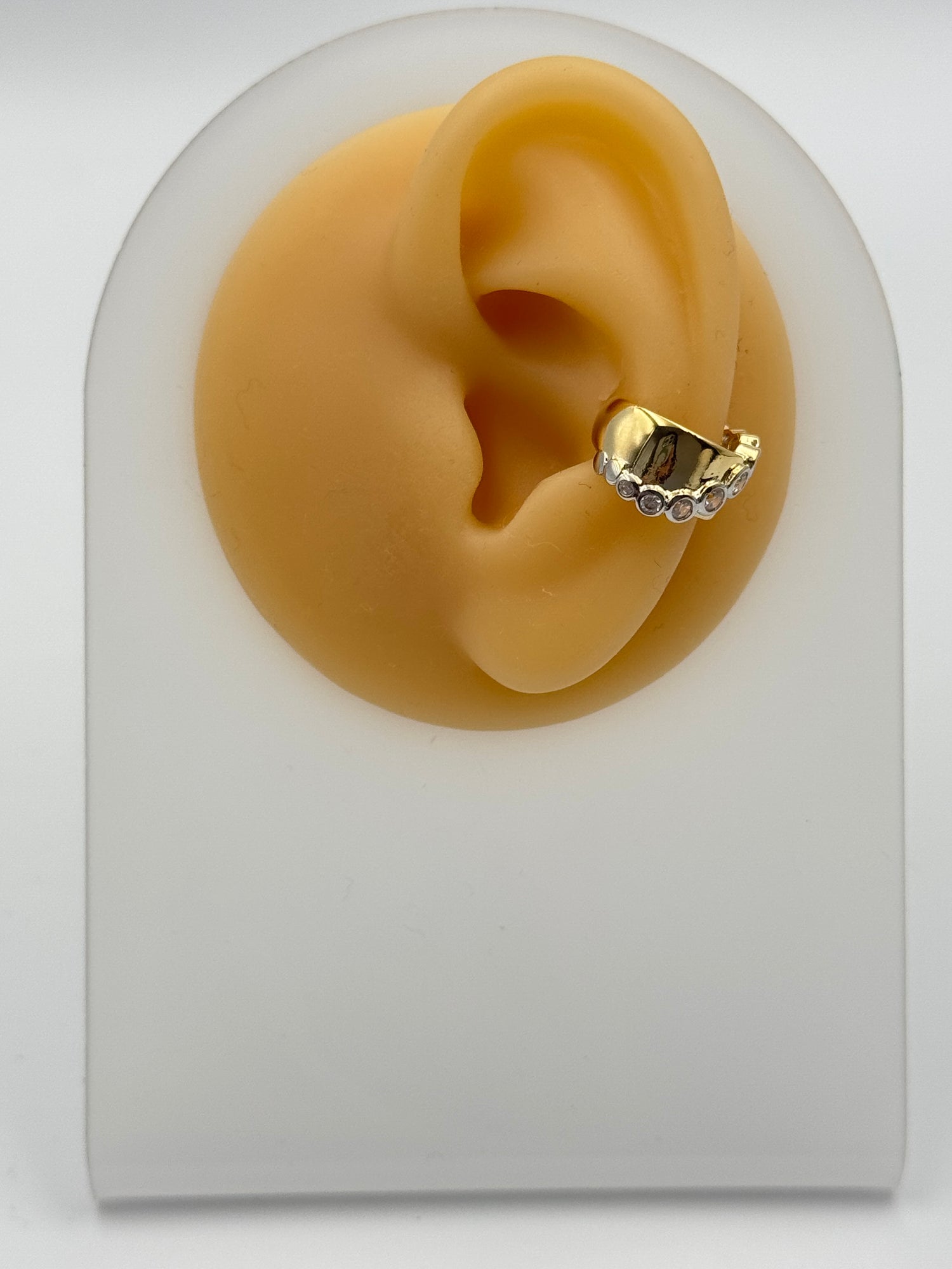 İTHAL TAŞ DETAYLI GOLD KIKIRDAK KÜPE EARCUFF