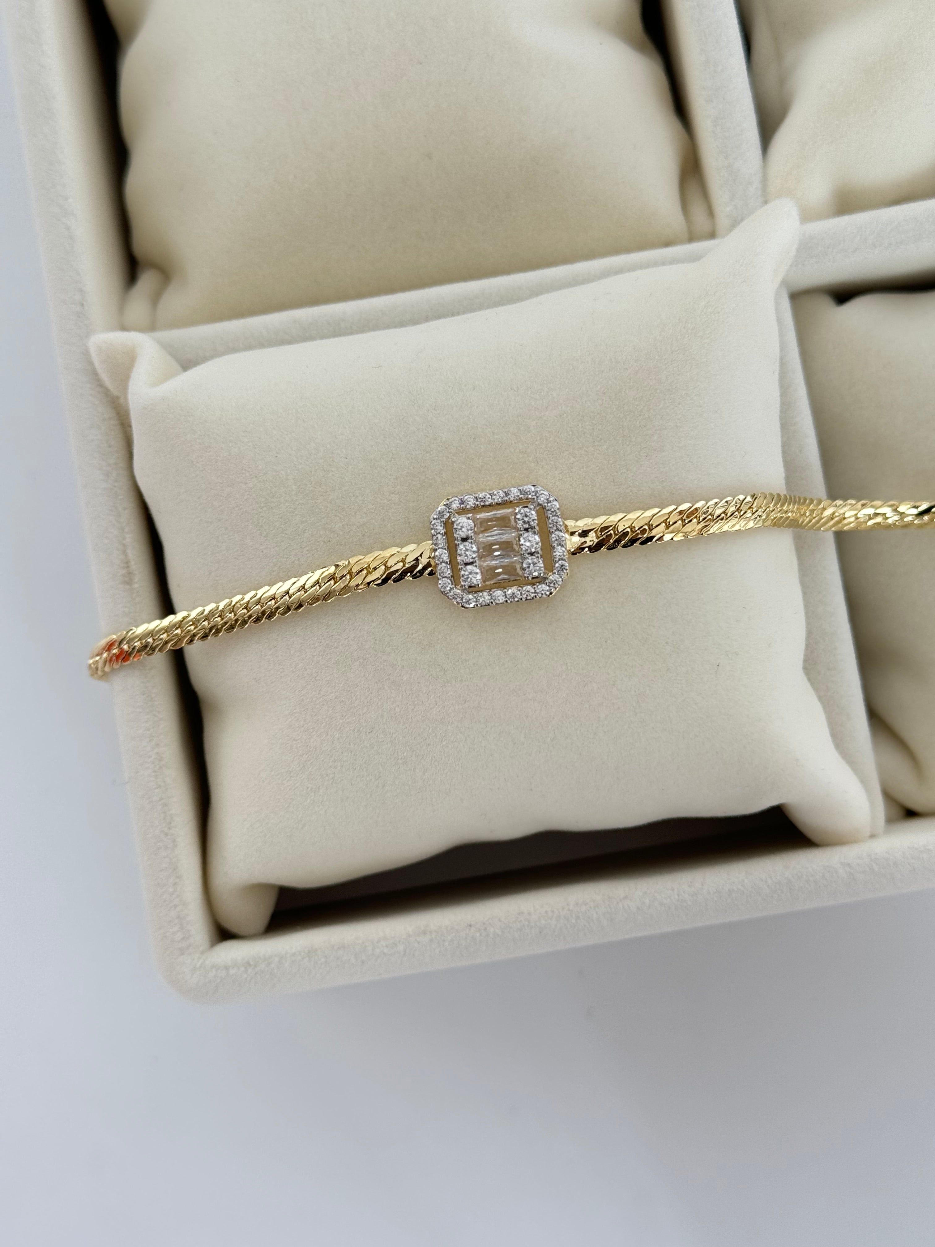 ZEMA BAGET TAŞLI DETAYLI BİLEKLİK