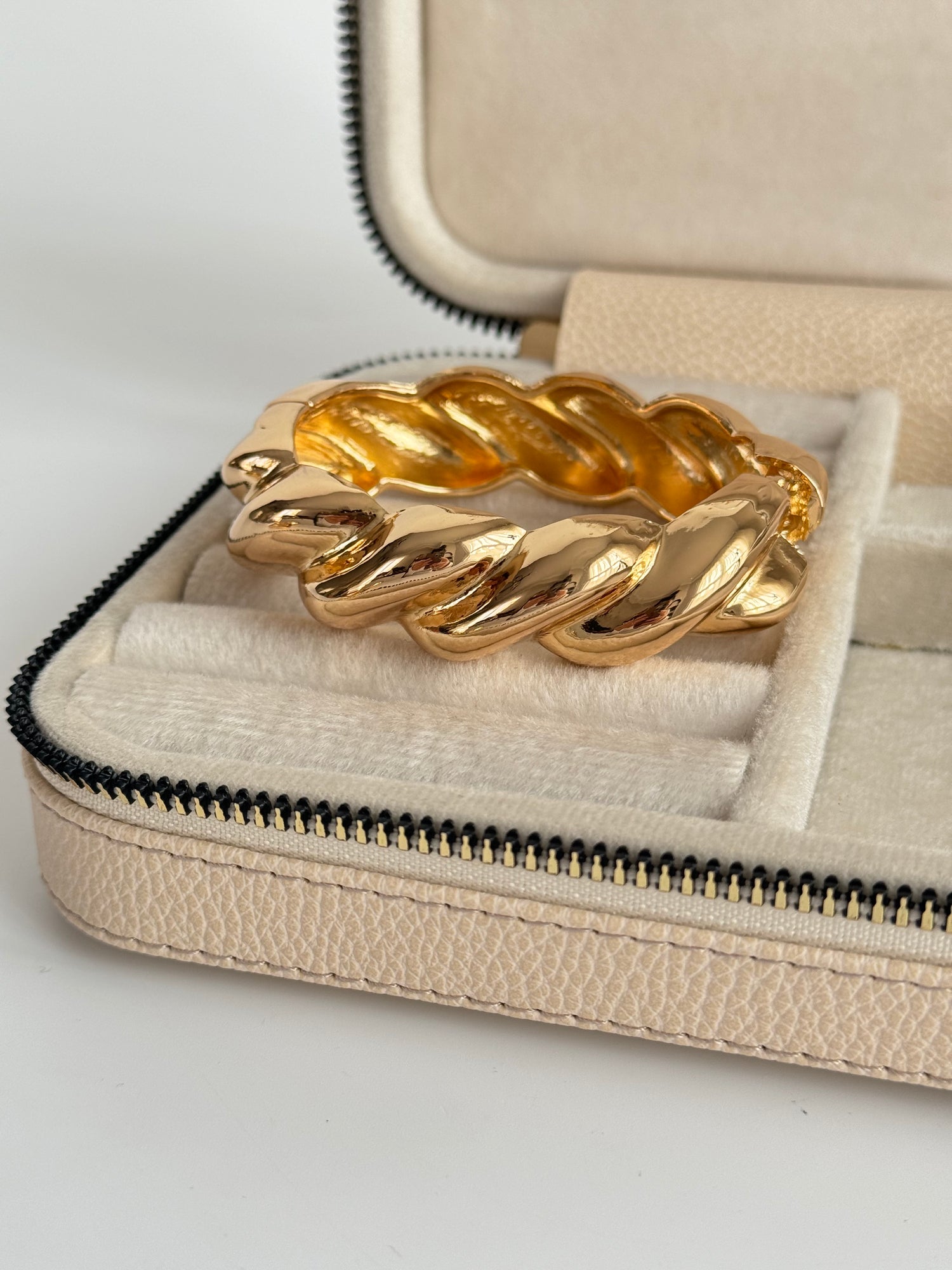 İTHAL BURGU DETAYLI KALIN GOLD KELEPÇE BİLEZİK