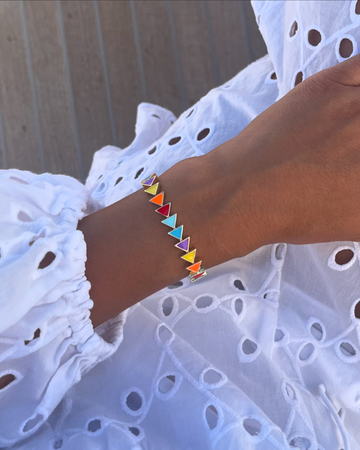 İTHAL RENKLİ ÜÇGEN DETAYLI BİLEKLİK