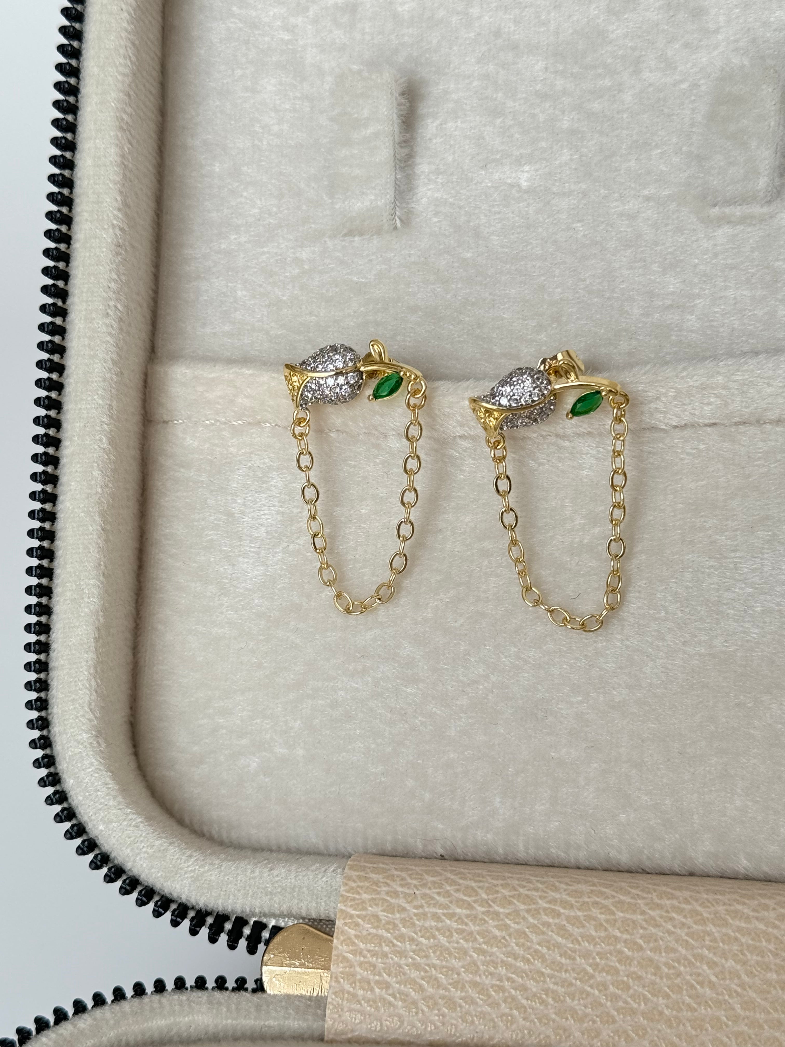 İTHAL LALE DETAYLI SALLANTILI GOLD KÜPE