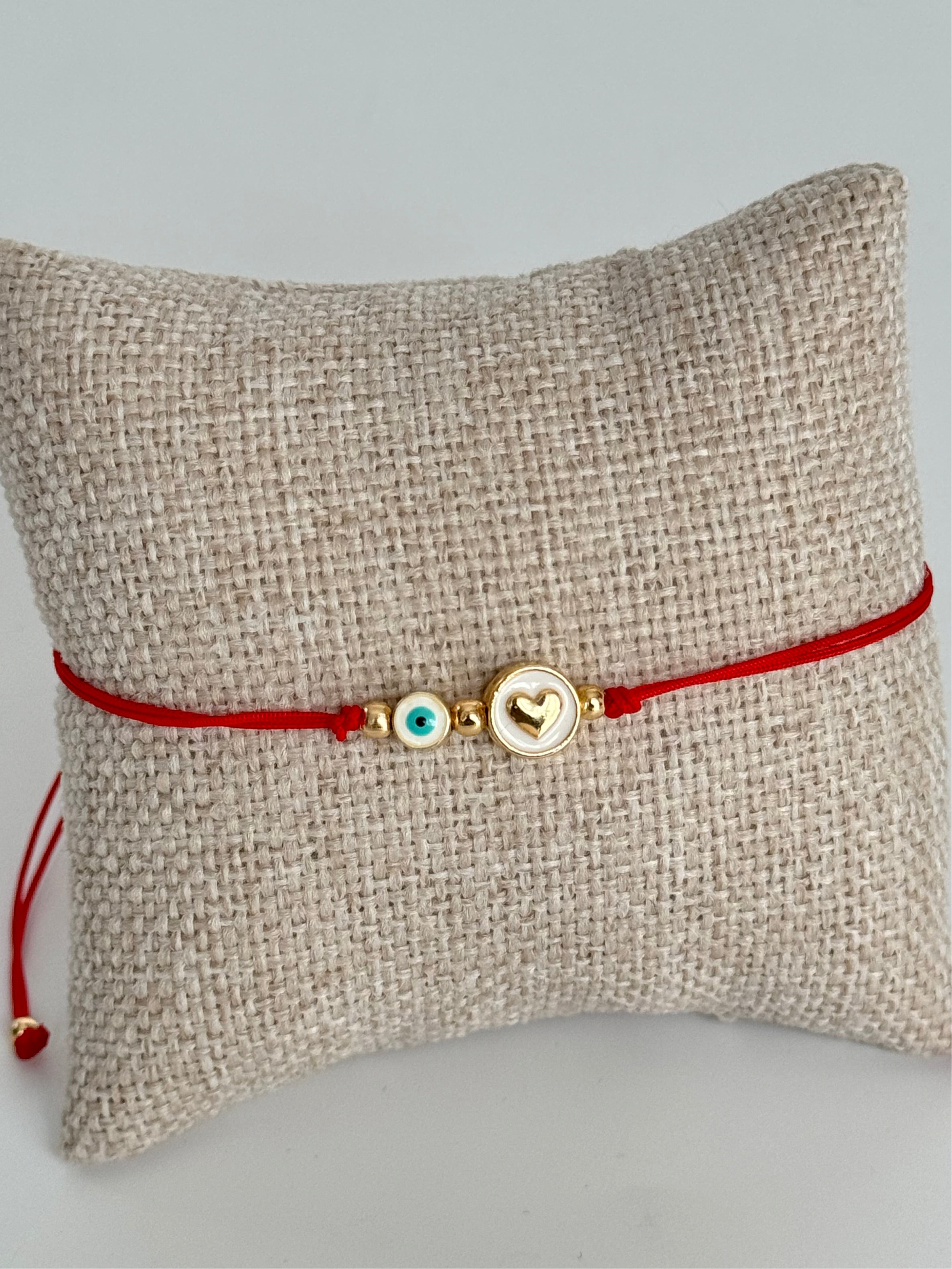 İTHAL KALP DETAYLI KIRMIZI İPLİ HALHAL BİLEKLİK