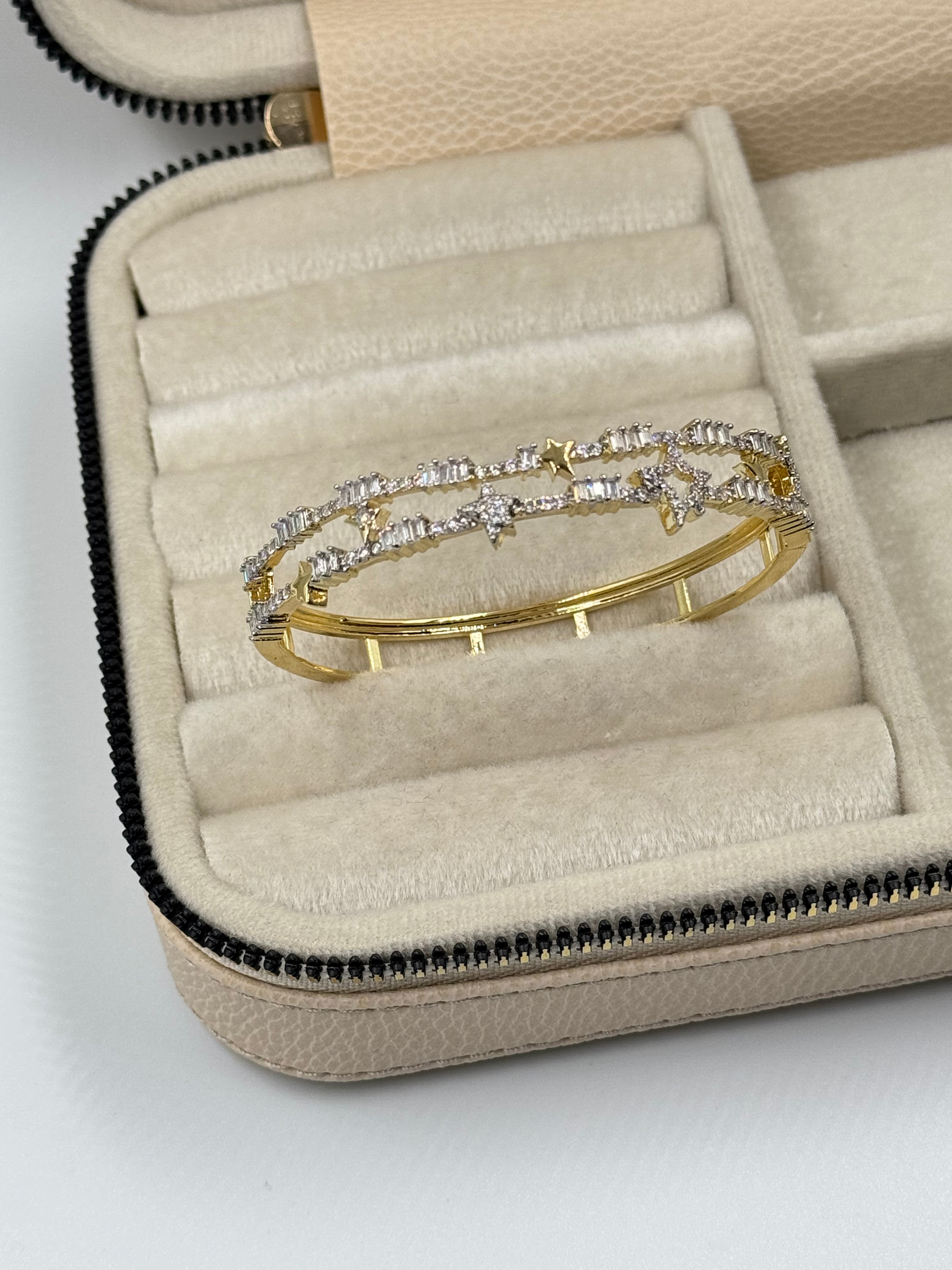 İTHAL ÇİFT SIRA YILDIZ DETAYLI GOLD KELEPÇE BİLEZİK