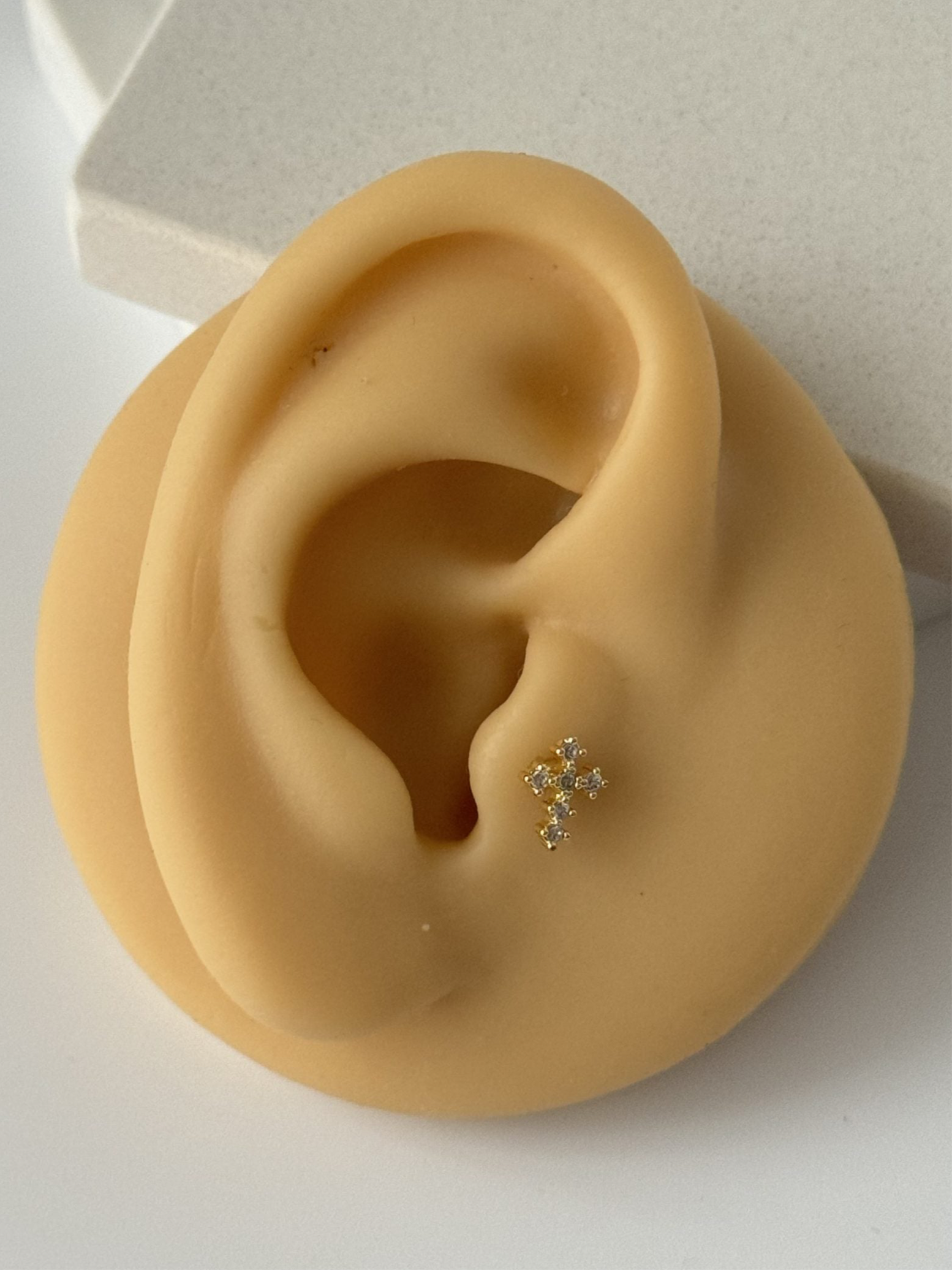 HAÇ TRAGUS PİERCİNG