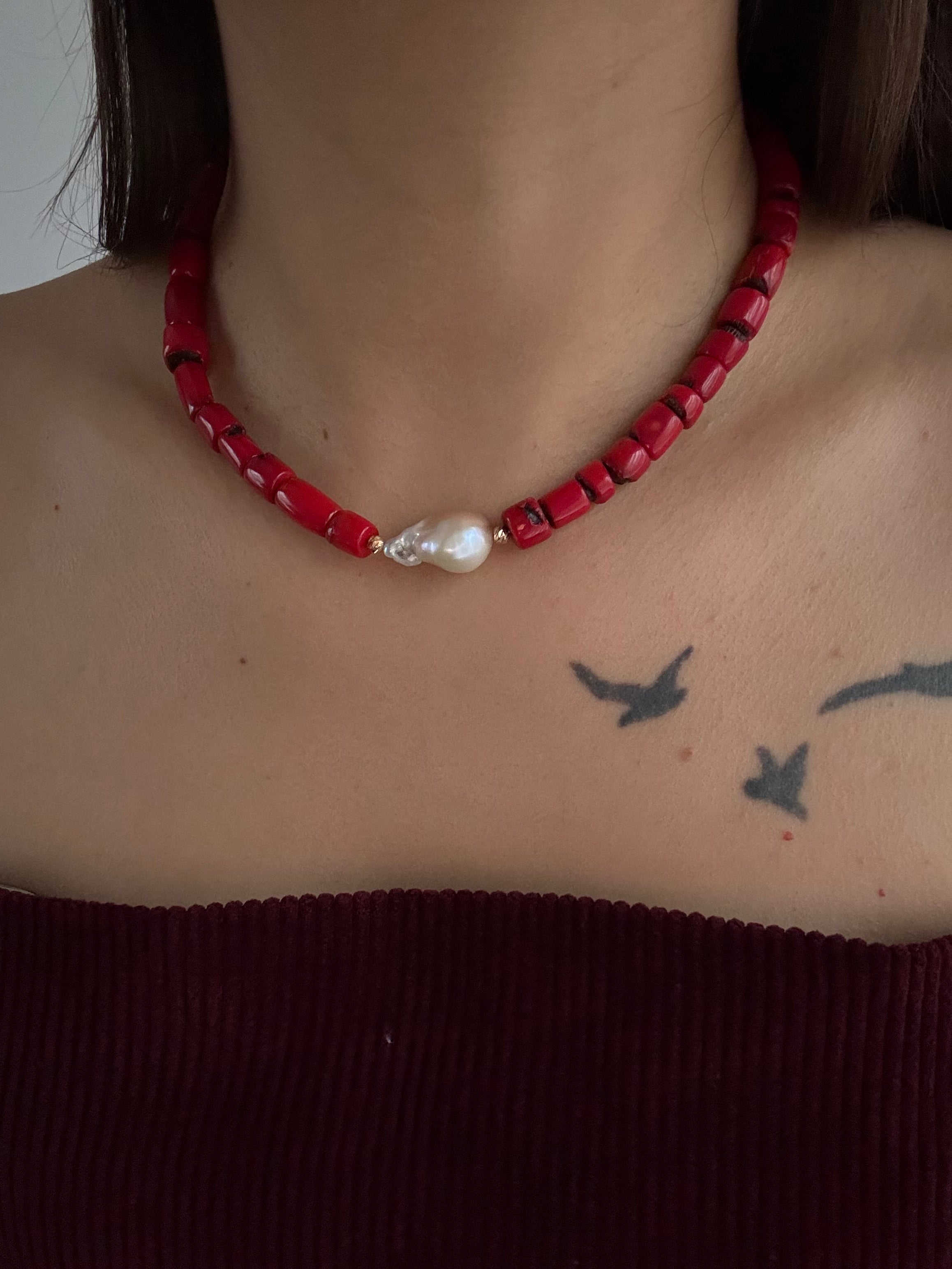 DELYA İNCİ DETAYLI MERCAN DOĞAL TAŞLI KOLYE