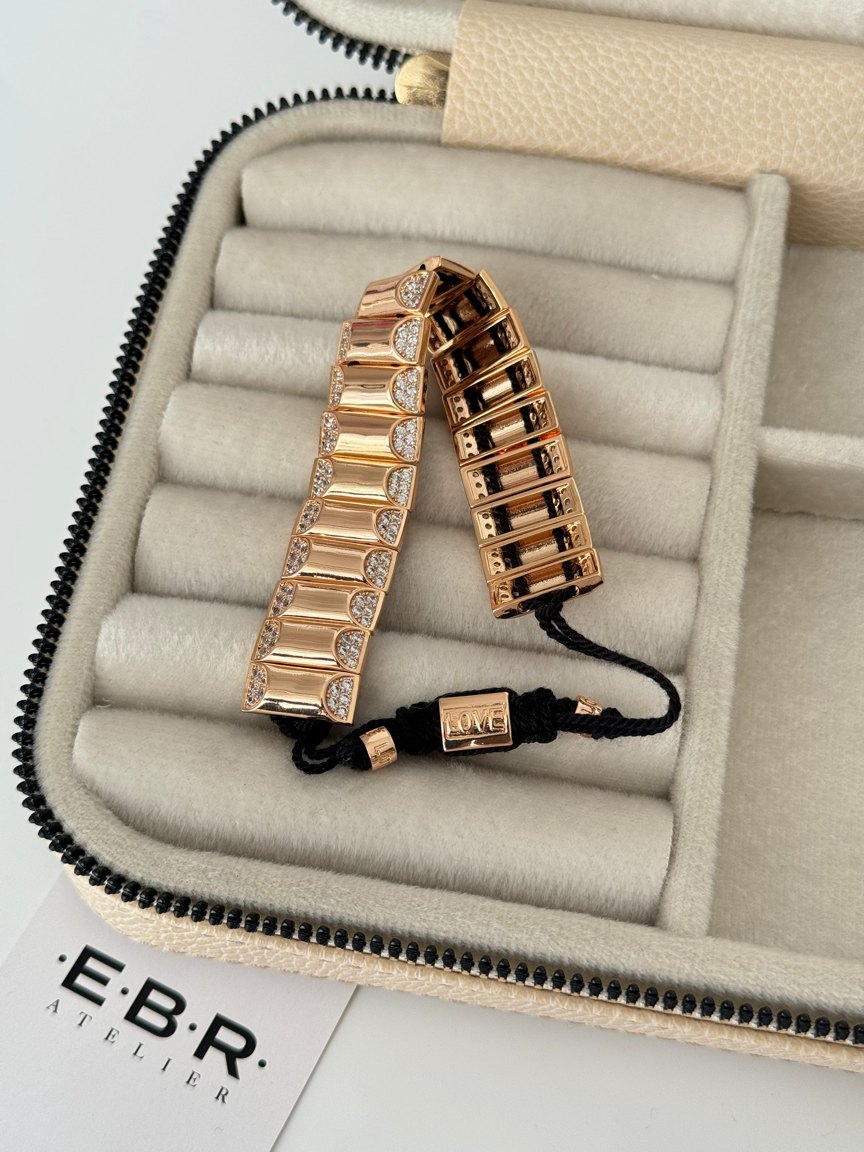 İTHAL TAŞ DETAYLI GOLD SİYAH İPLİ BİLEKLİK