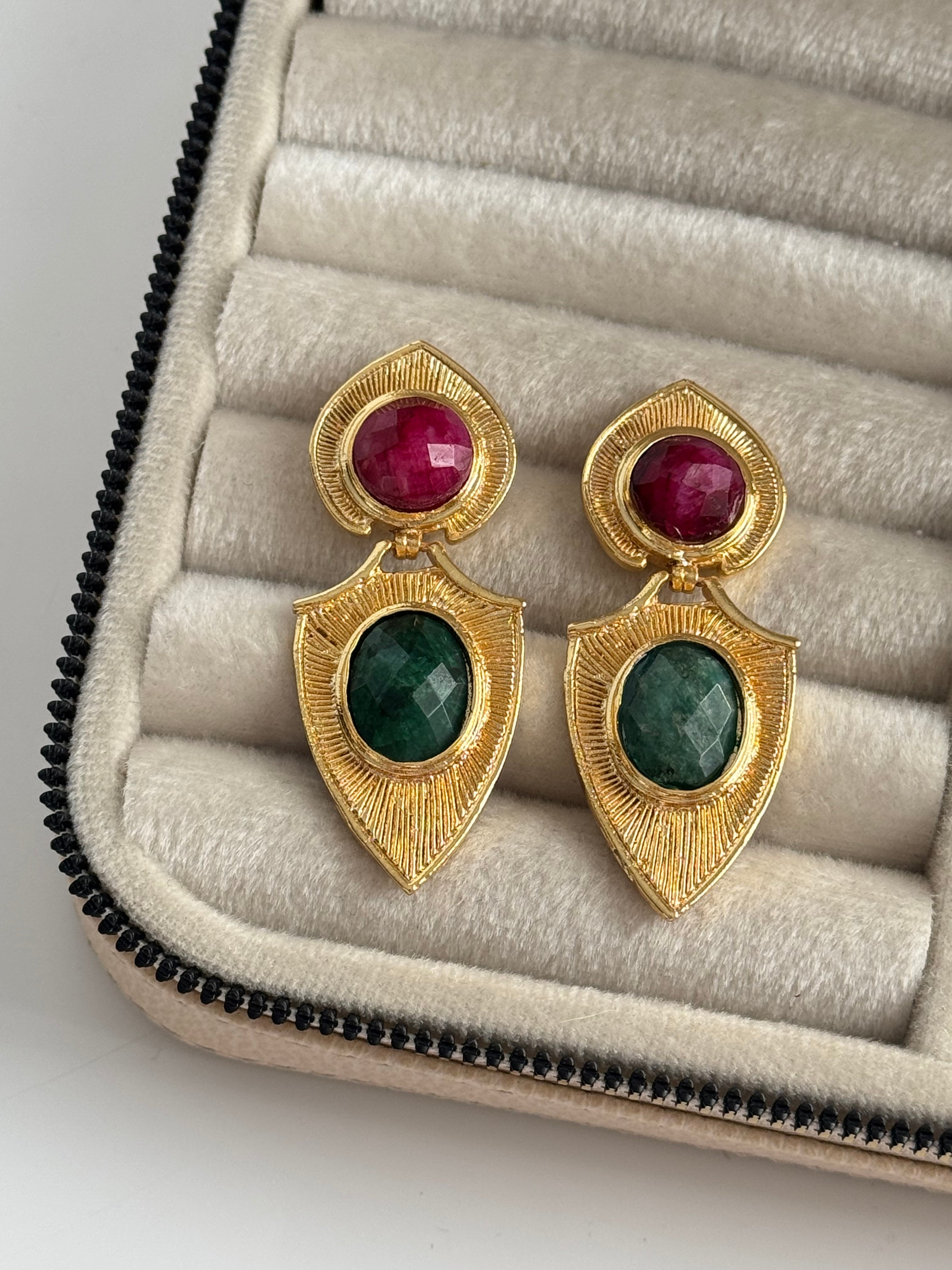 RENKLİ DOĞAL TAŞLI ALTIN KAPLAMA KÜPE