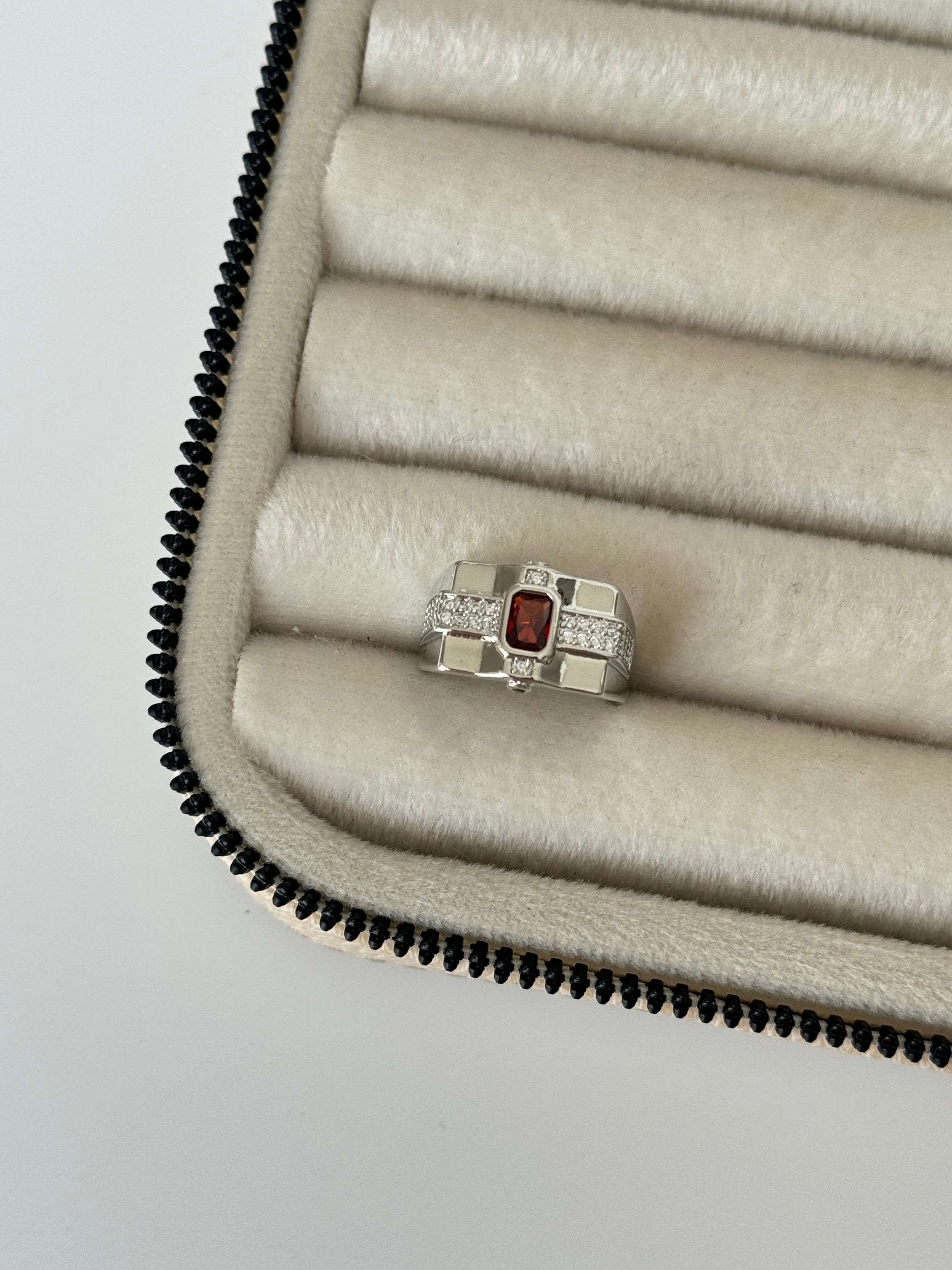 İTHAL KIRMIZI TAŞLI SİLVER AYARLANABİLİR YÜZÜK