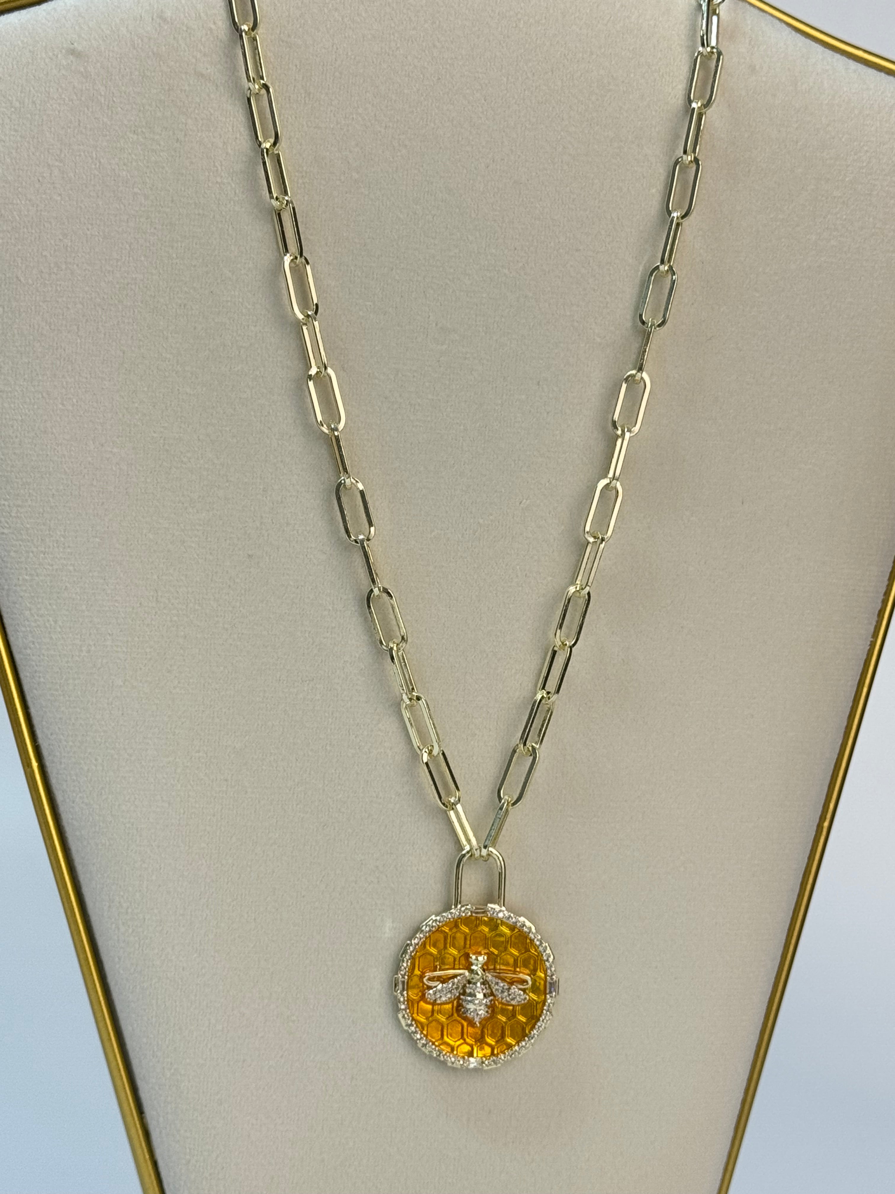 İTHAL TURUNCU MİNELİ ARI DETAYLI GOLD KOLYE