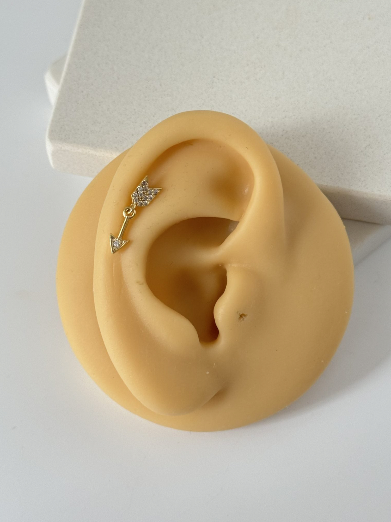 OK DETAYLI TRAGUS PİERCİNG