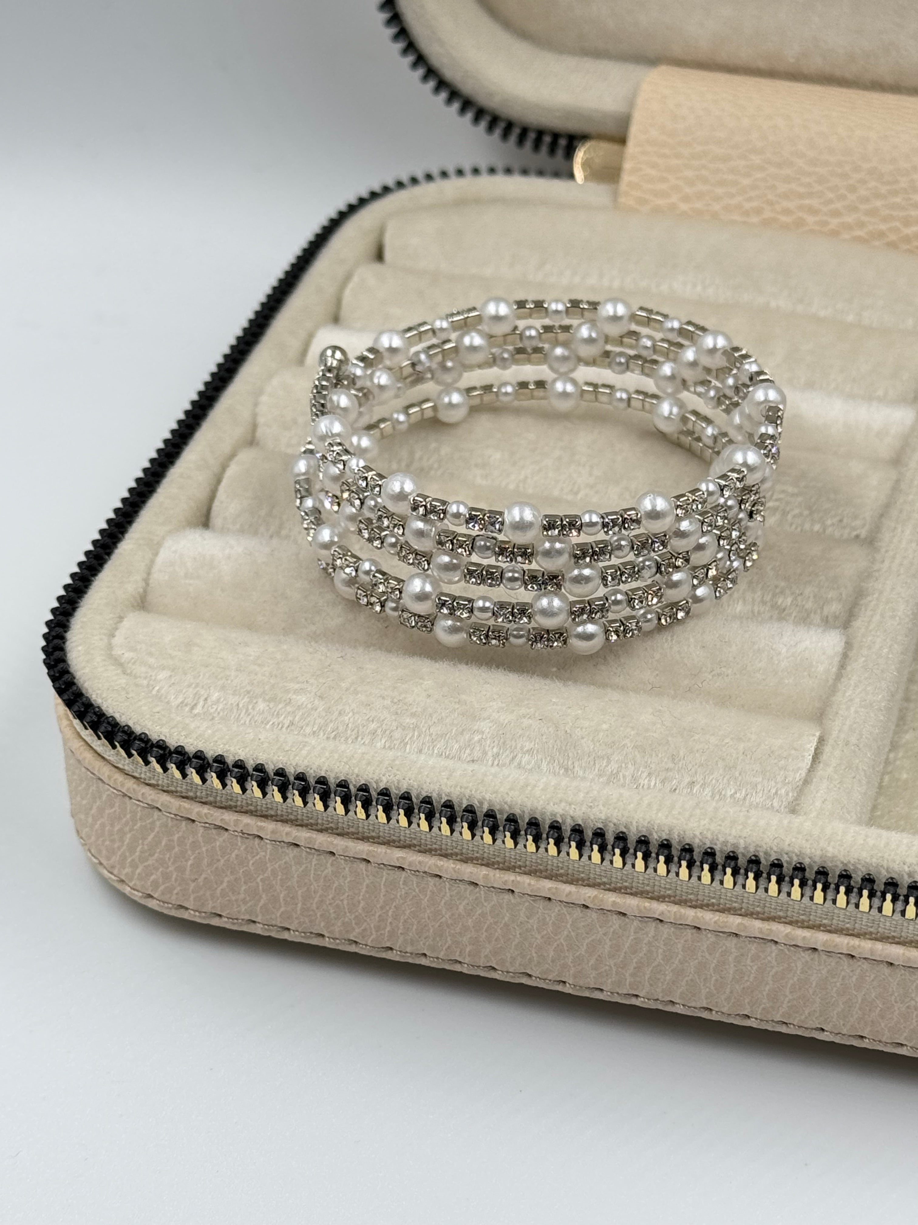 İTHAL İNCİ DETAYLI ÇOKLU SARMAL SİLVER YAYLI BİLEZİK BİLEKLİK