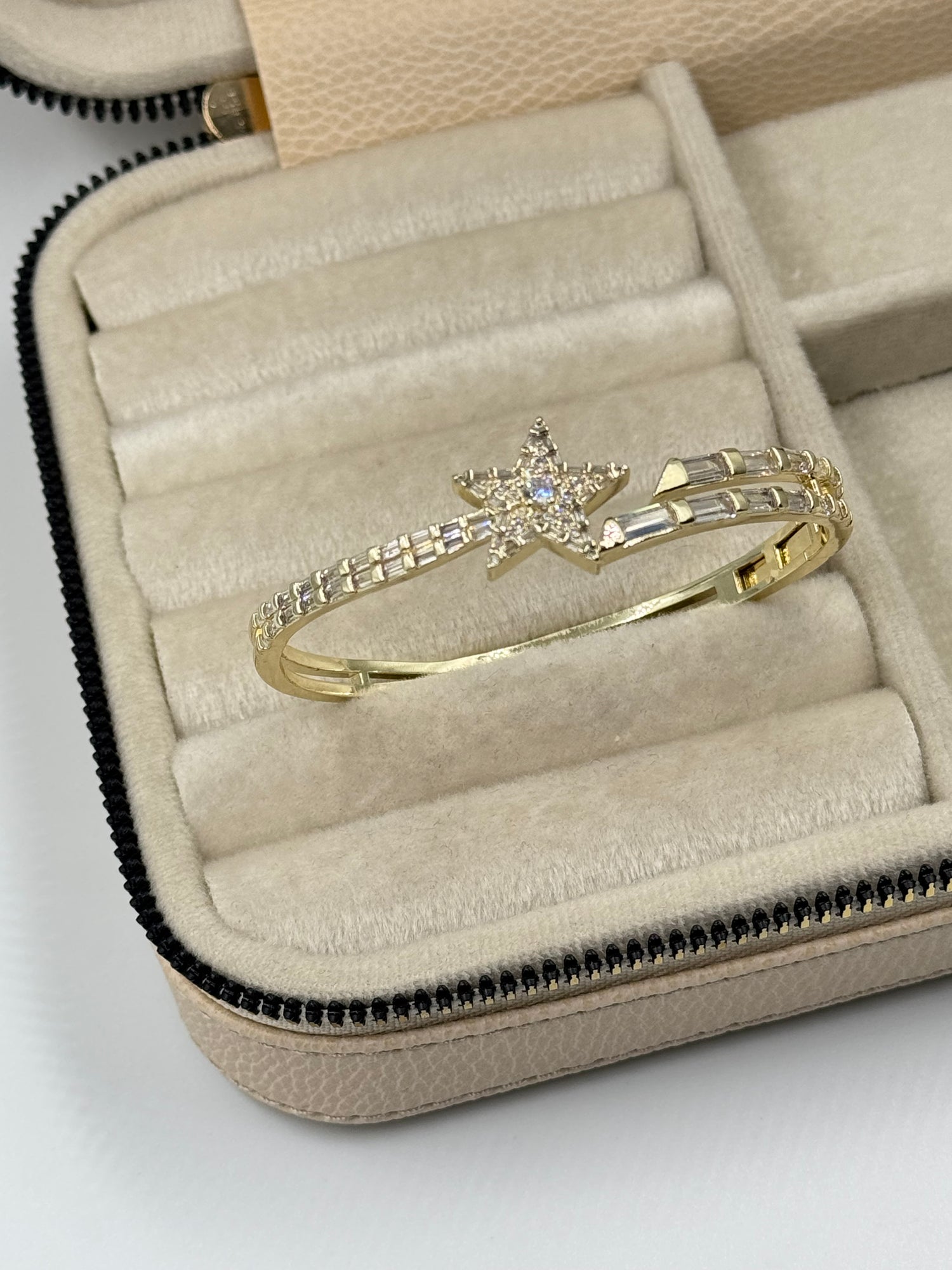 İTHAL YILDIZ DETAYLI GOLD KELEPÇE BİLEZİK