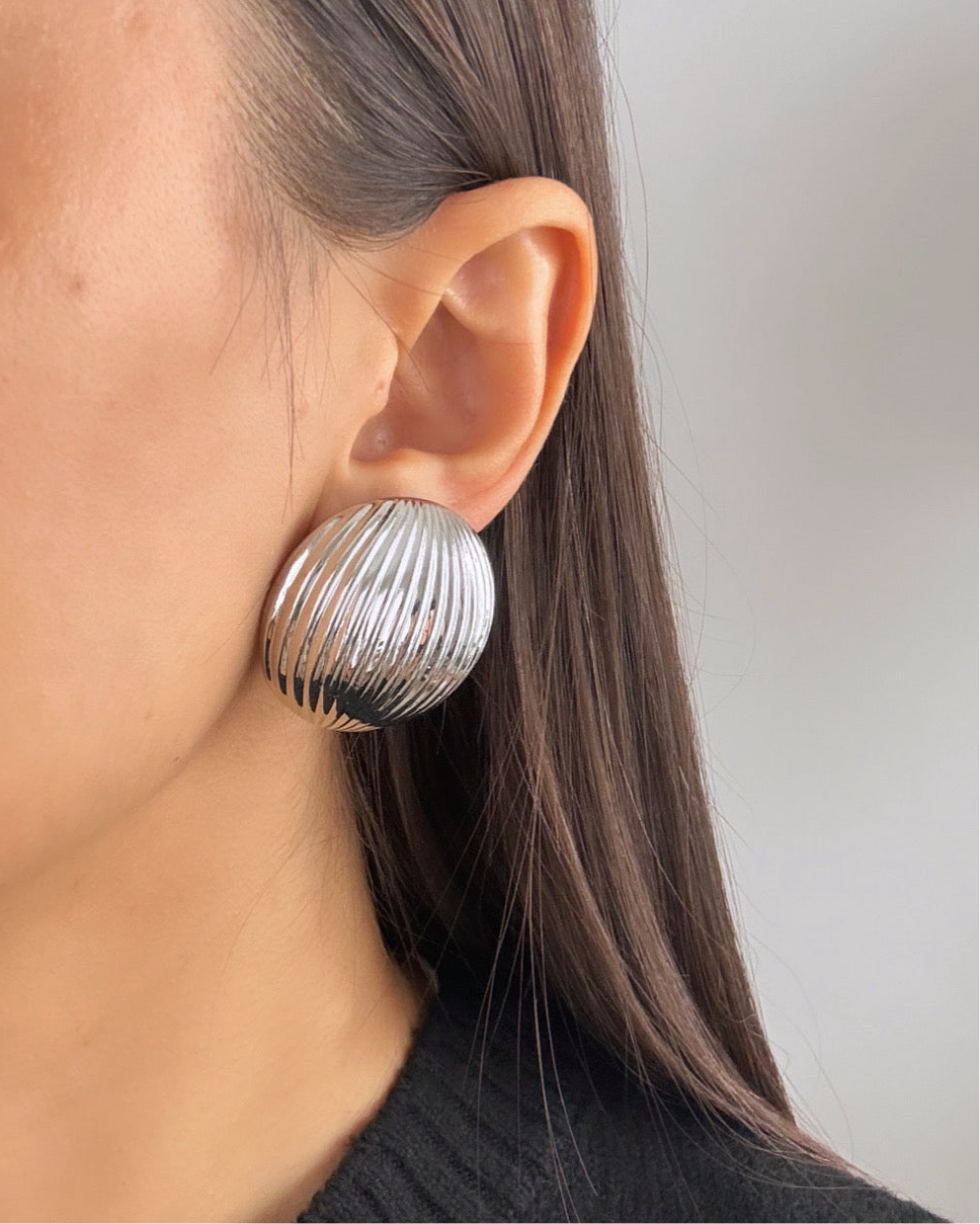 İTHAL BOMBELİ OVAL FORM SİLVER KÜPE