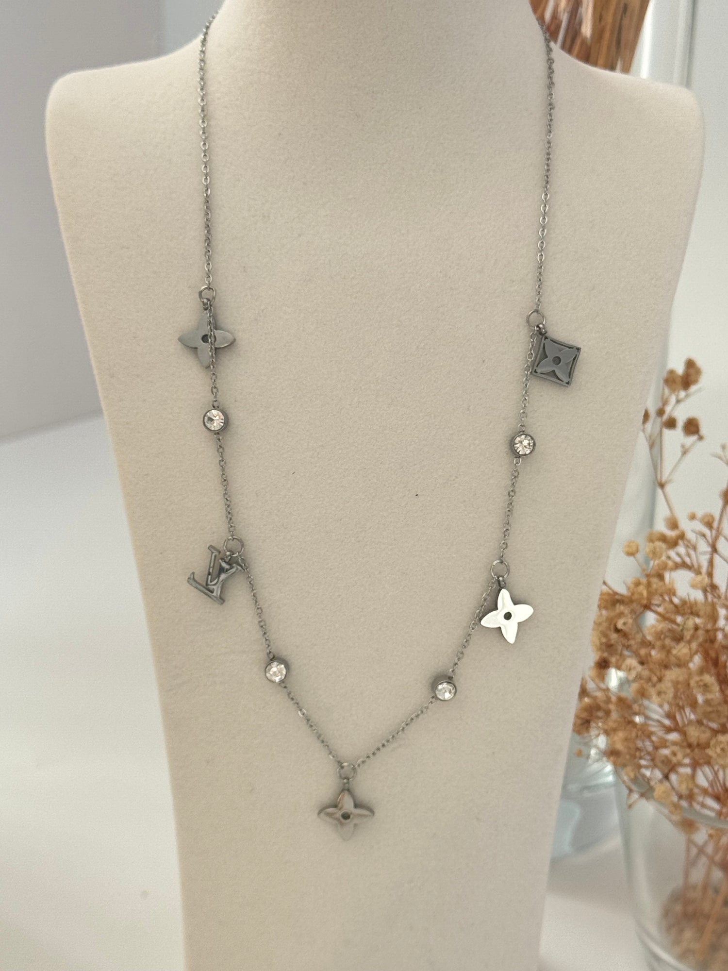 DETAYLI MARKA MODEL SİLVER ÇELİK KOLYE