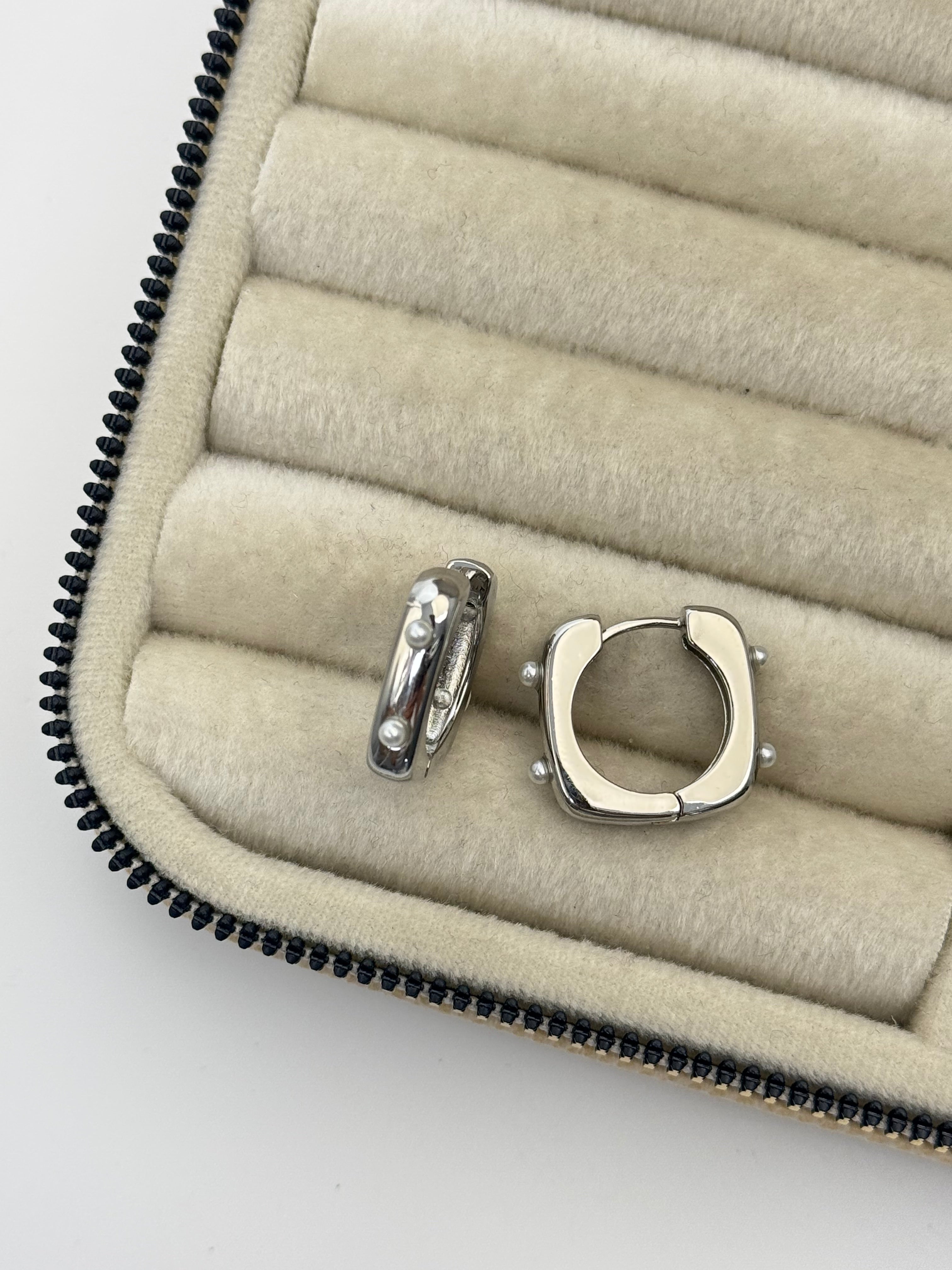 İTHAL İNCİ DETAYLI KARE HALKA SİLVER KÜPE