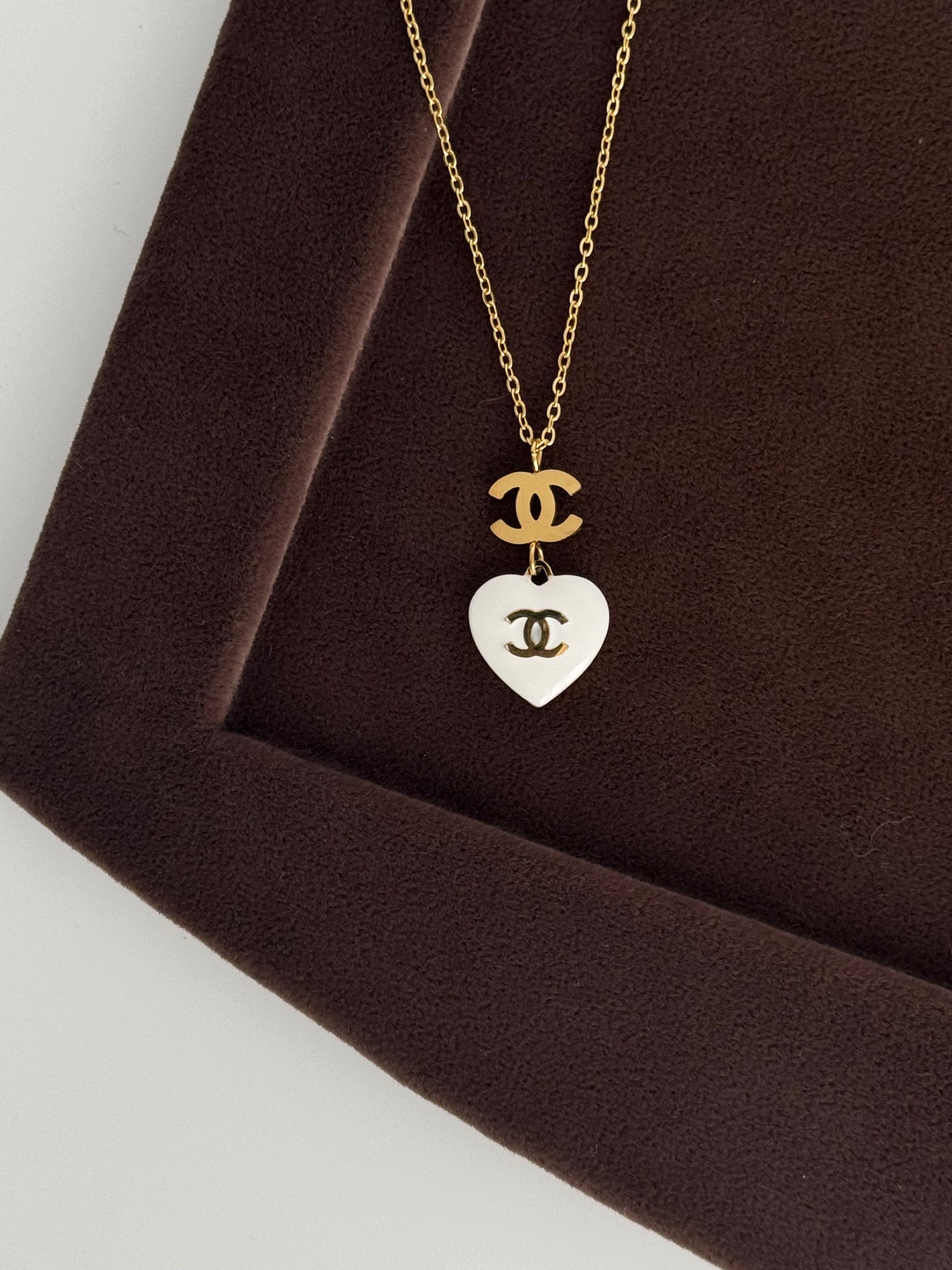 BEYAZ MİNELİ MARKA MODEL GOLD ÇELİK KOLYE