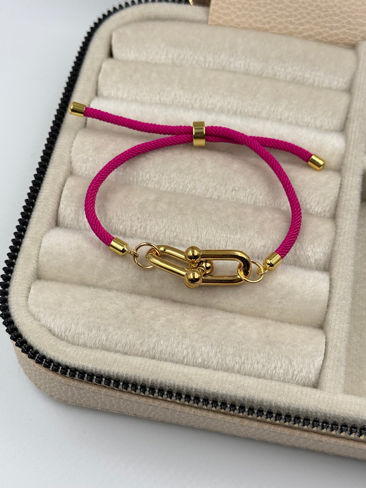 VİRA MARKA MODEL FUŞYA İPLİ AYARLANABİLİR BİLEKLİK