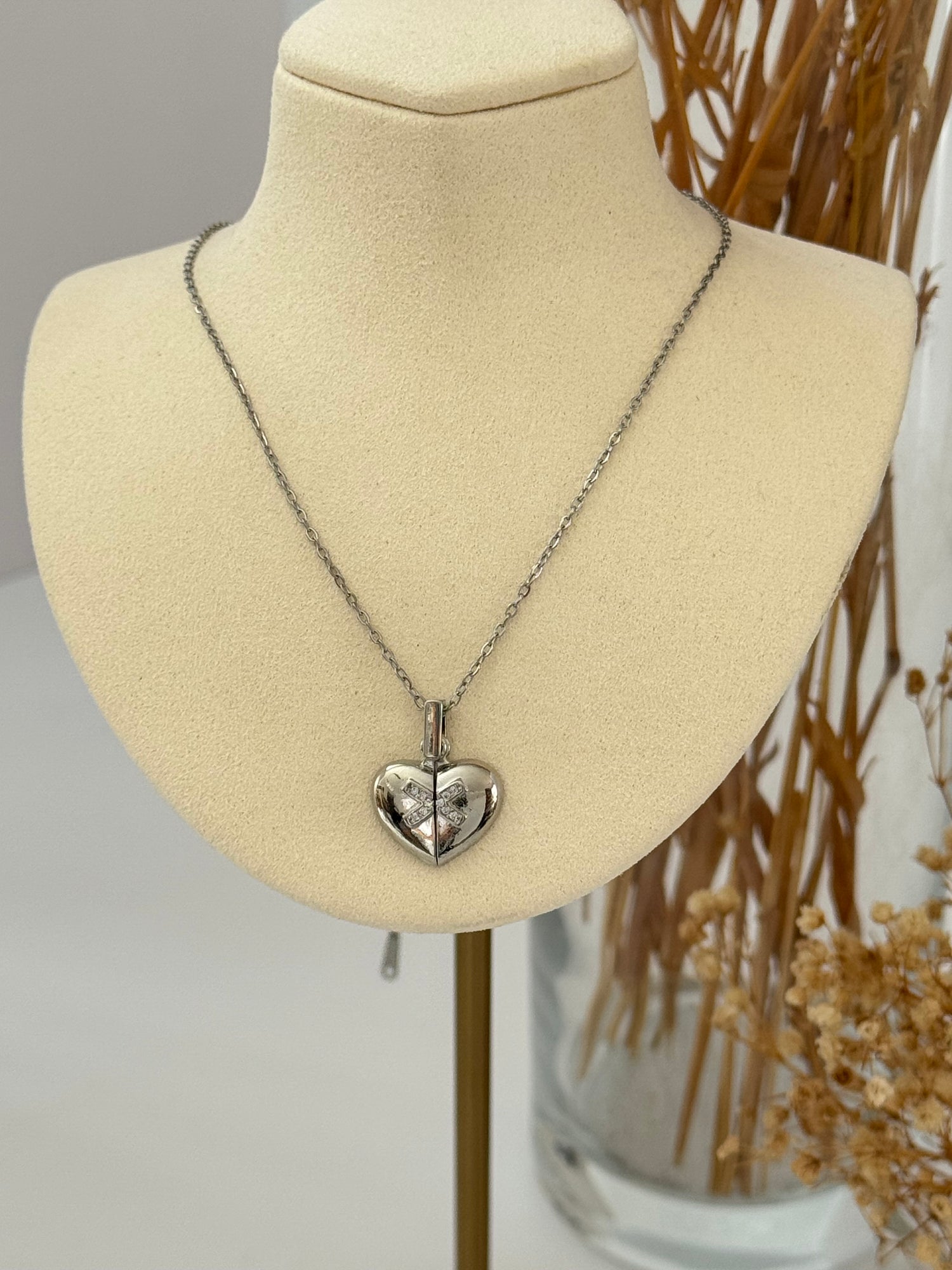 AÇILABİLİR KALP DETAYLI SİLVER ÇELİK KOLYE