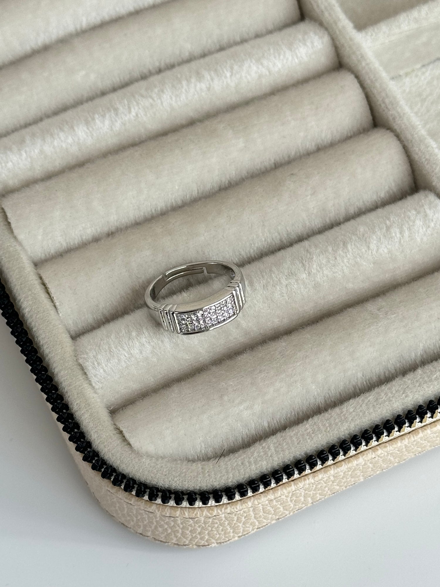 İTHAT TAŞ DETAYLI AYARLANABİLİR SİLVER YÜZÜK