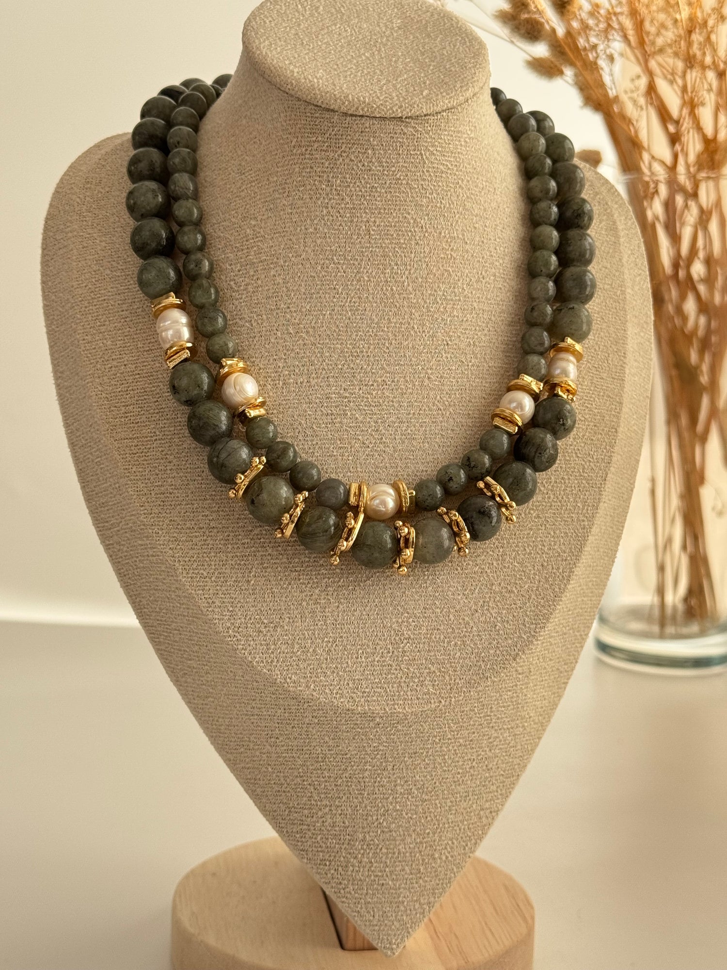 NEJVA GRİ DOĞAL TAŞLI ALTIN KAPLAMA DETAYLI KOLYE