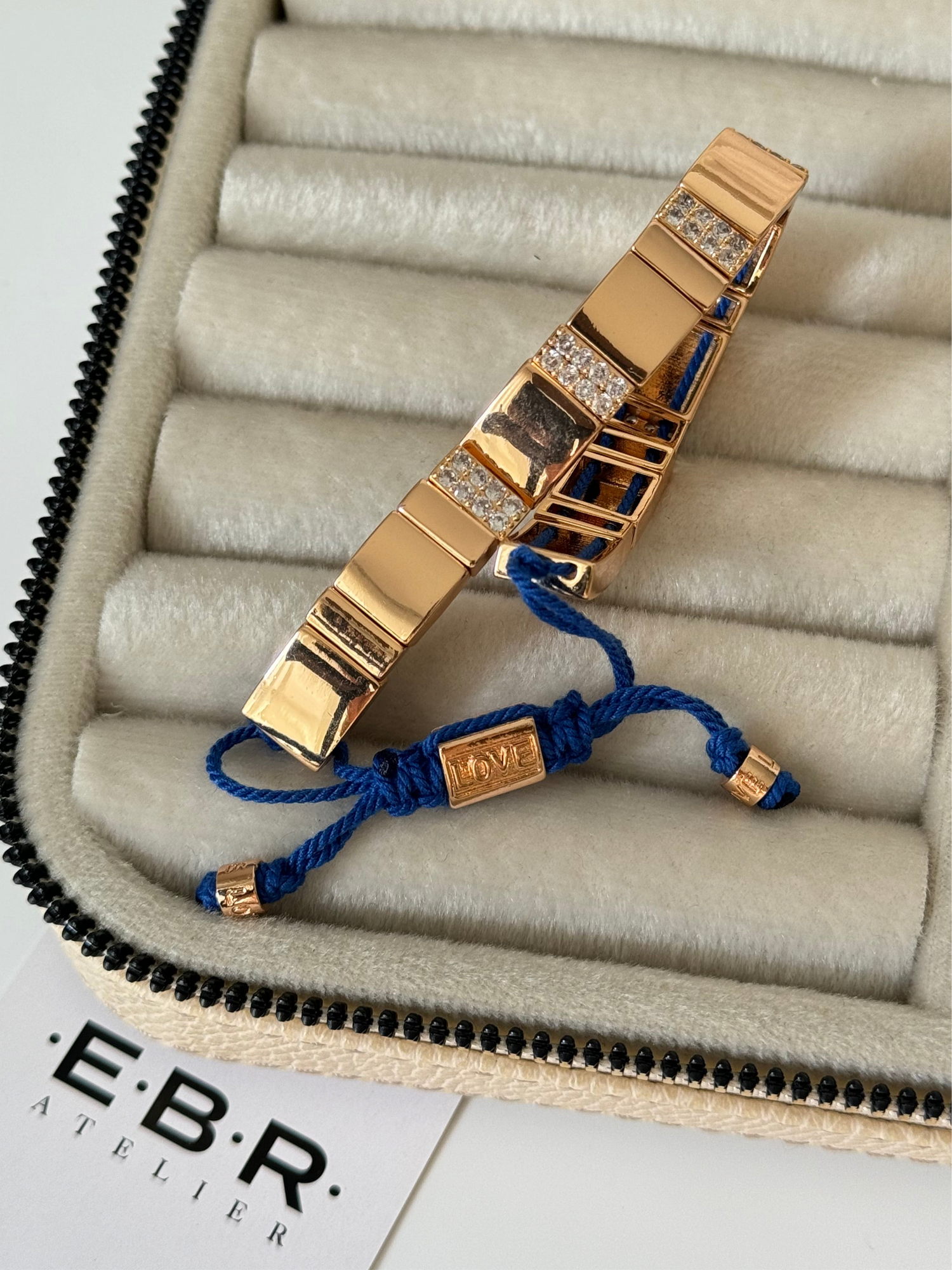 İTHAL TAŞ DETAYLI GOLD MAVİ İPLİ BİLEKLİK