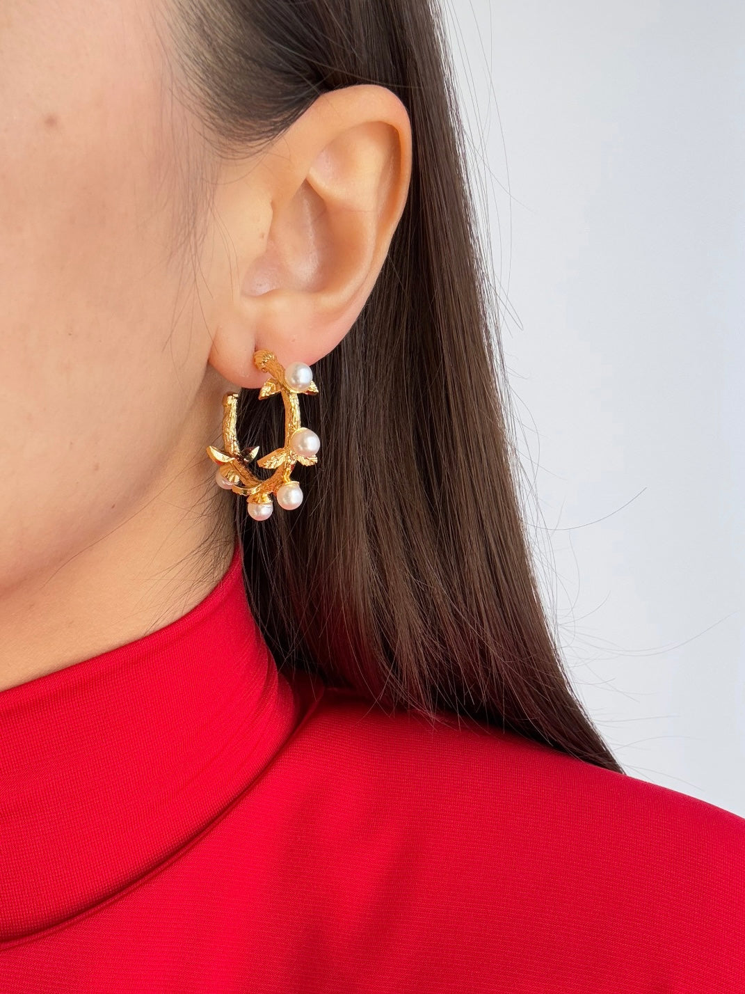 İNCİ DETAYLI ALTIN KAPLAMA HALKA KÜPE