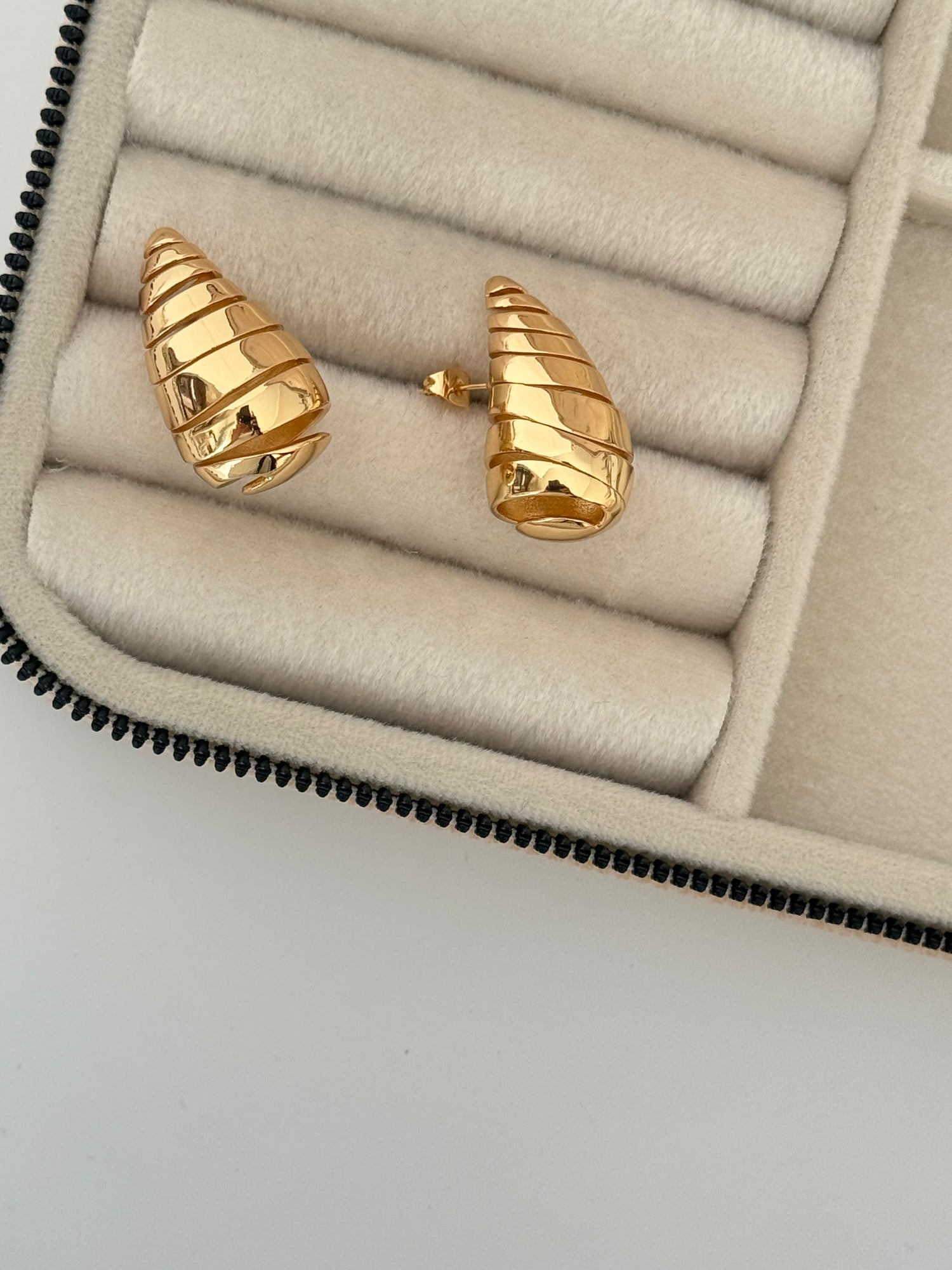 İTHAL MARKA MODEL GOLD DAMLA KÜPE