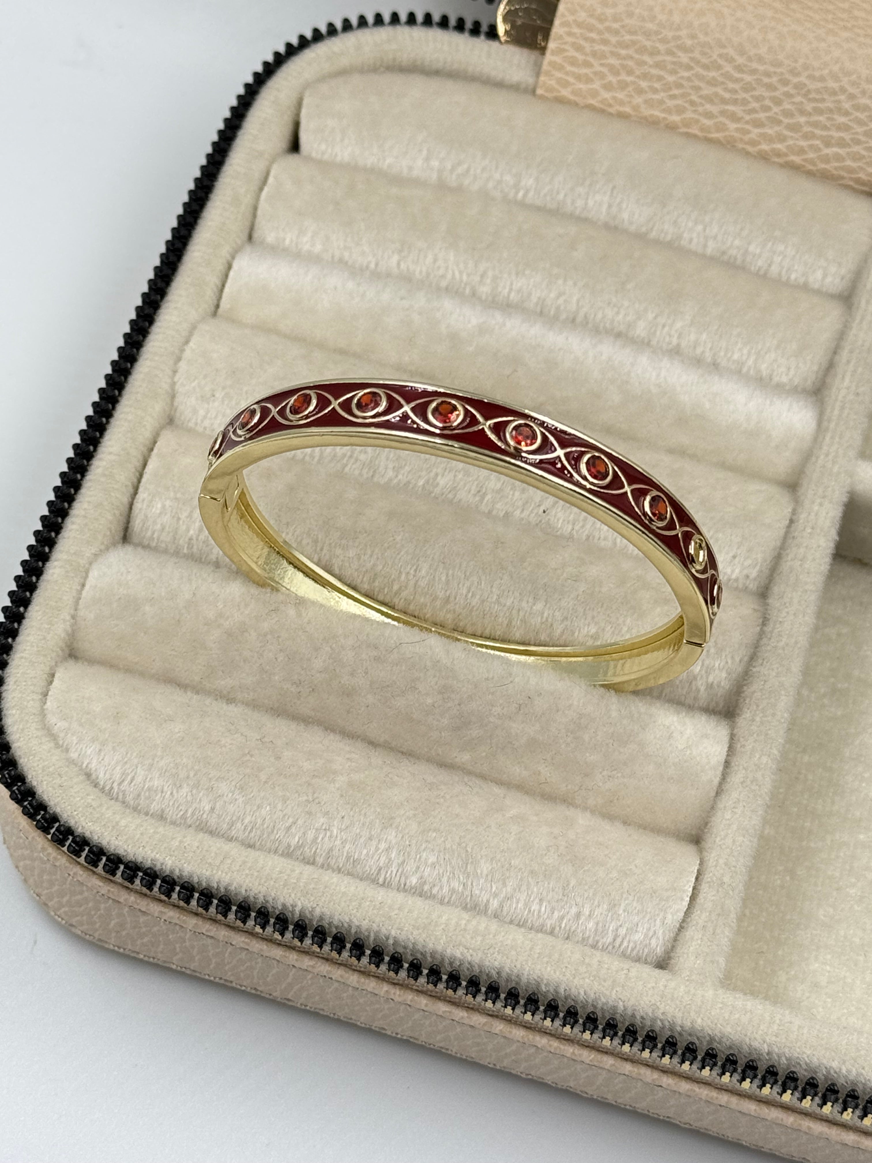 İTHAL BORDO MİNELİ TAŞ DETAYLI GOLD KELEPÇE BİLEZİK