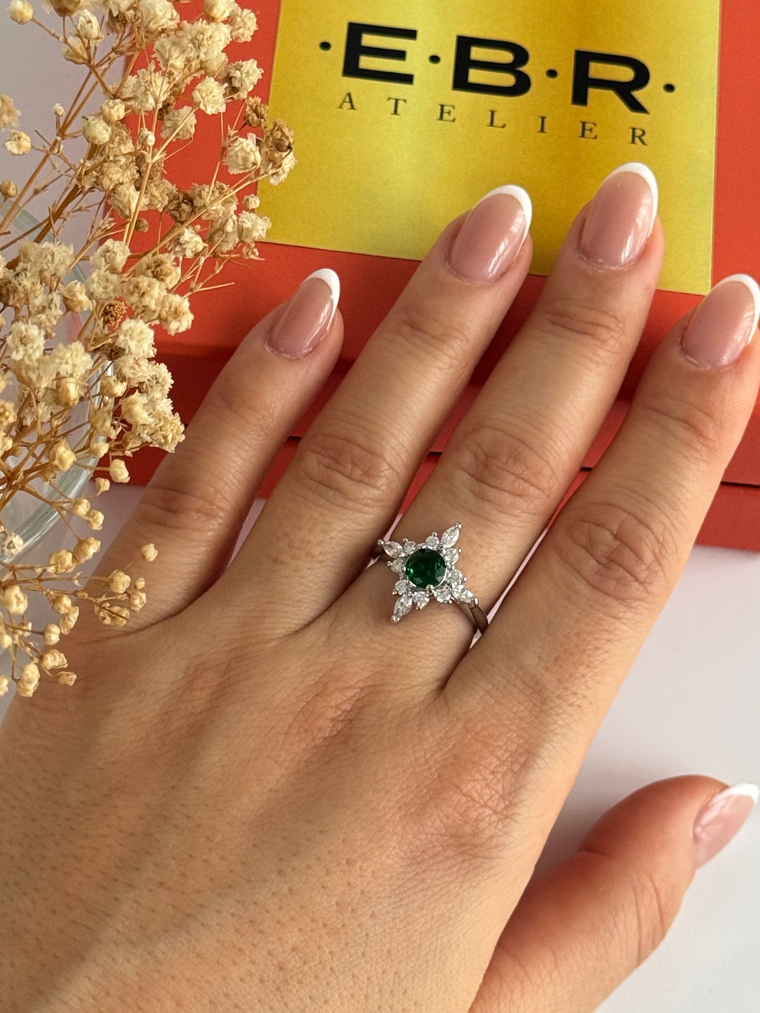 İTHAL YEŞİL TAŞLI YILDIZ DETAYLI SİLVER AYARLANABİLİR YÜZÜK