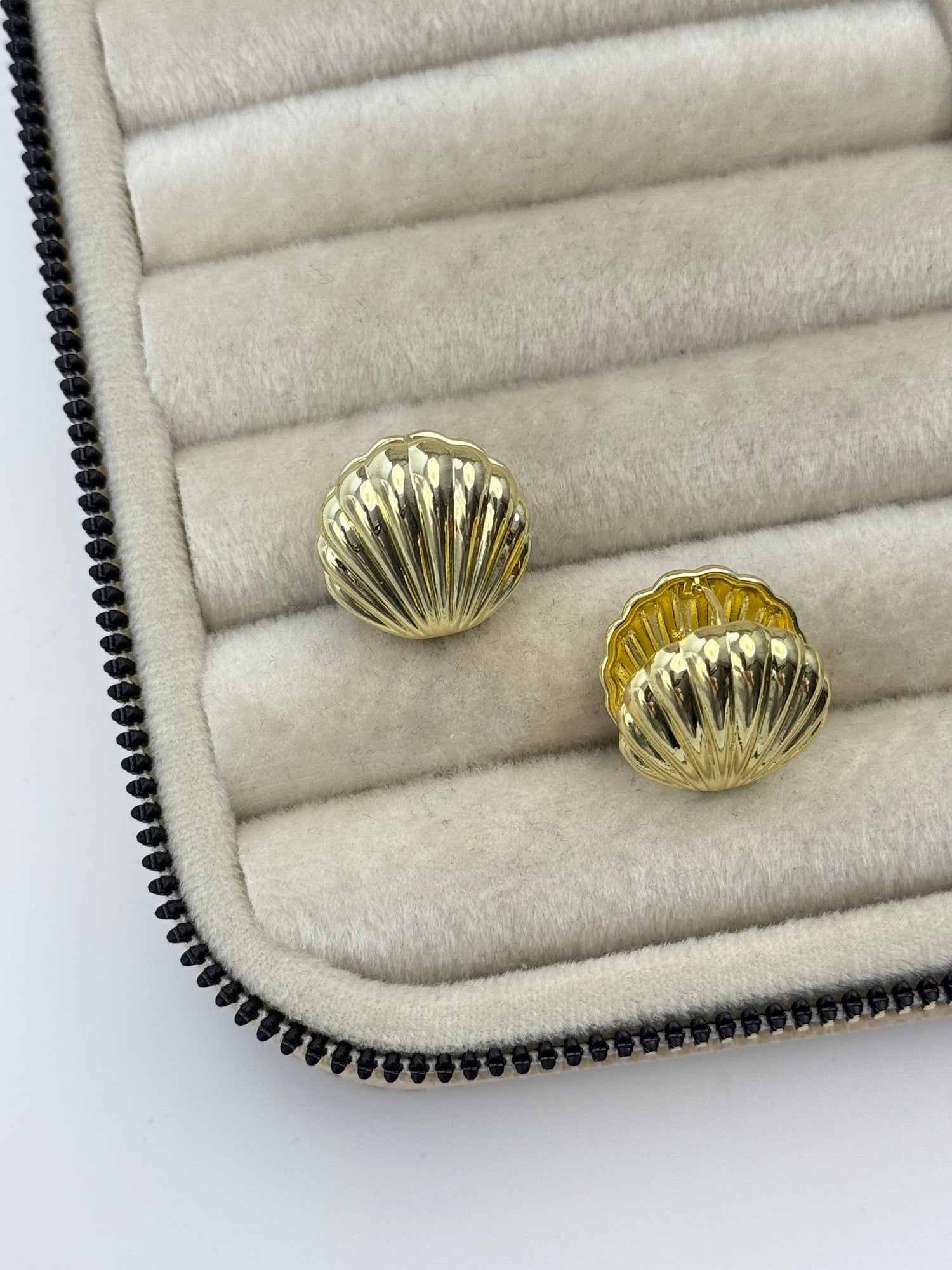 İTHAL DENİZ KABUĞU GOLD KÜPE