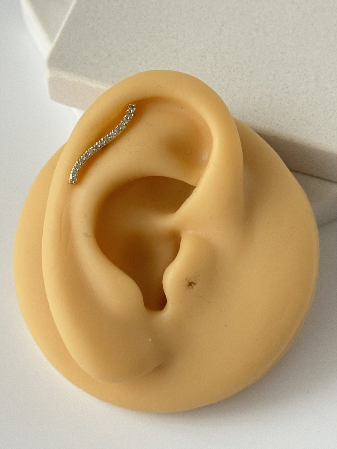 TAŞLI TRAGUS PİERCİNG