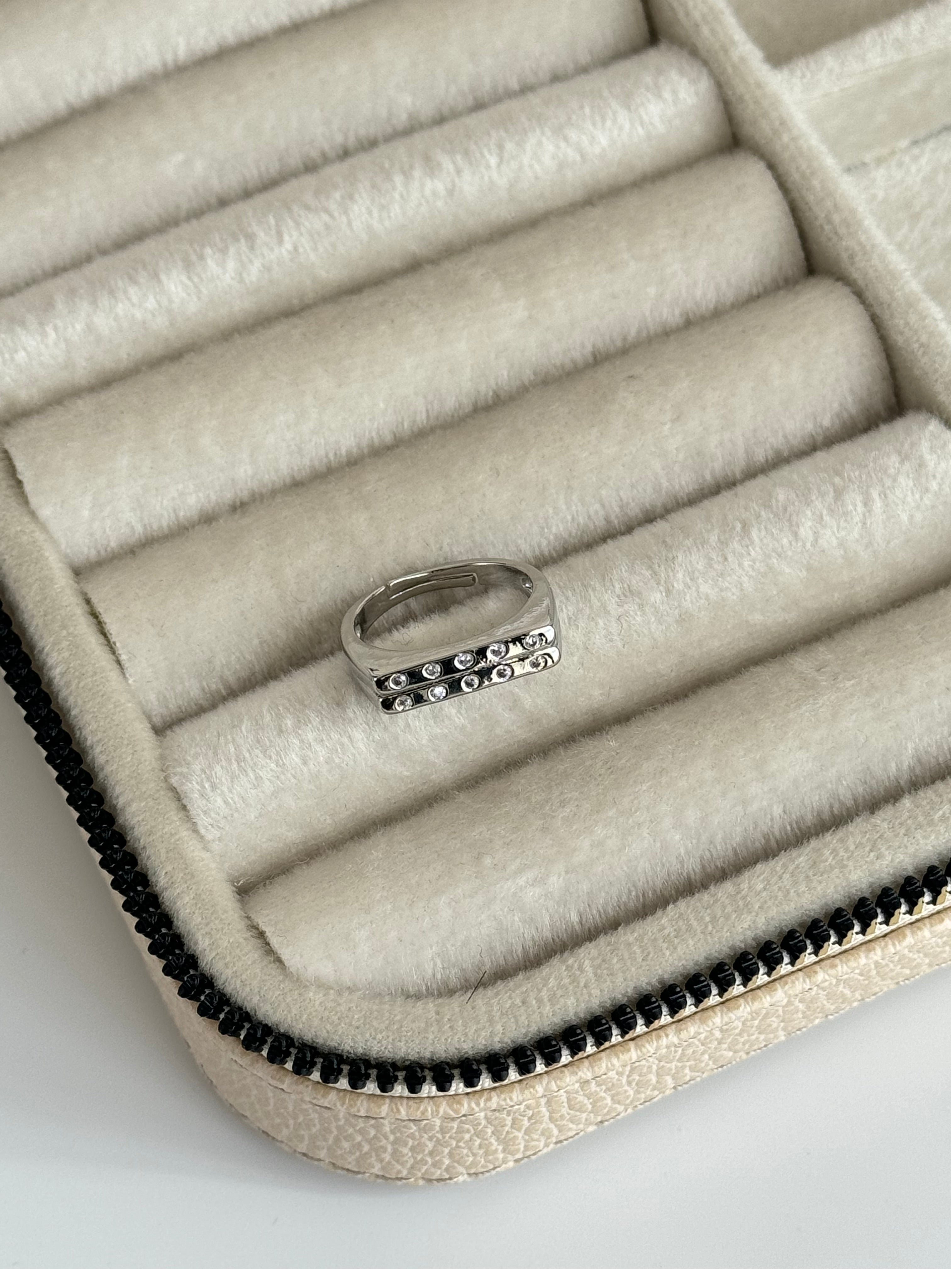 İTHAT TAŞ DETAYLI AYARLANABİLİR SİLVER YÜZÜK