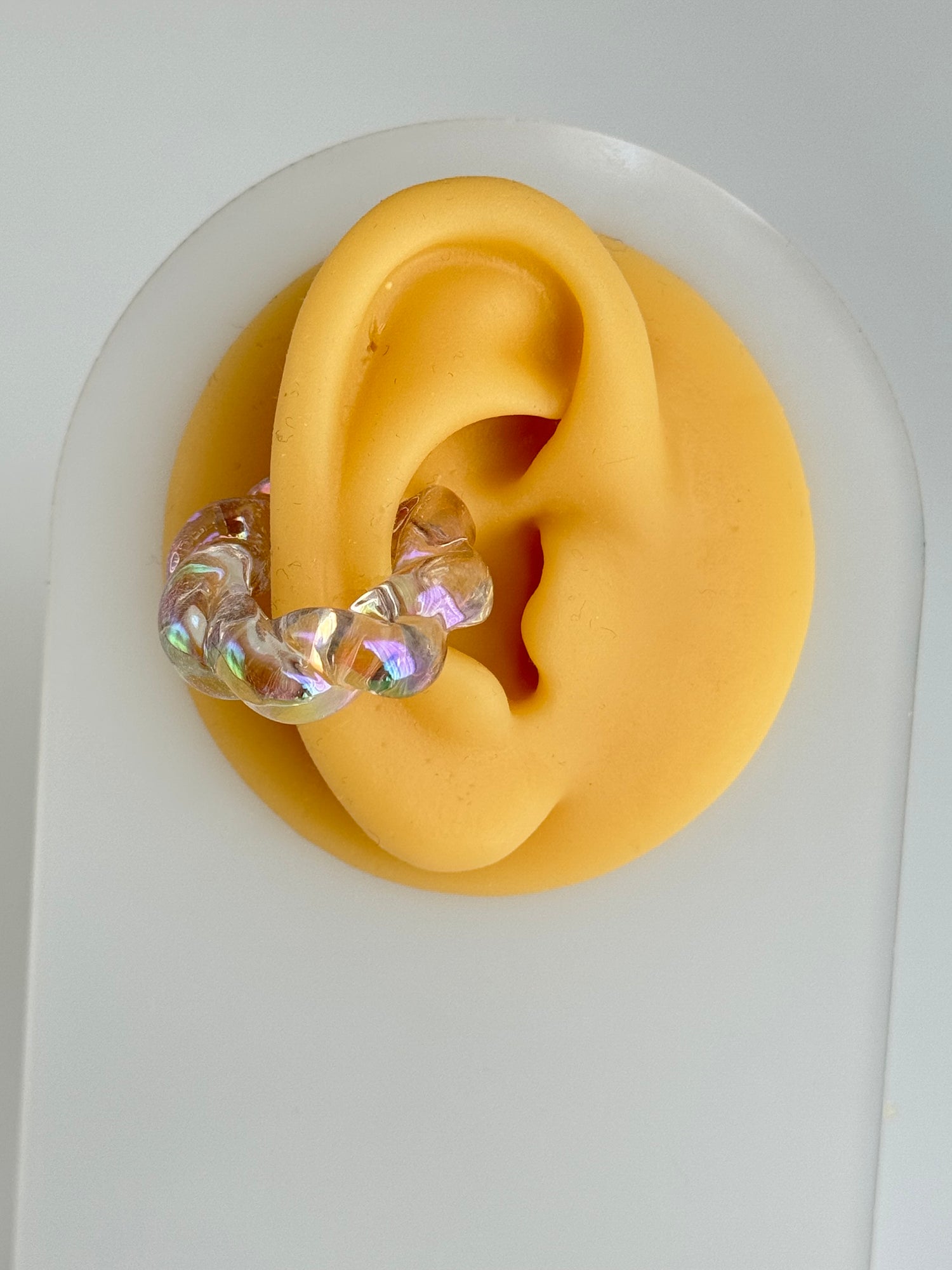 HOLOGRAMLI BURGU AKRİLİK EARCUFF KIKIRDAK KÜPE SİYAH